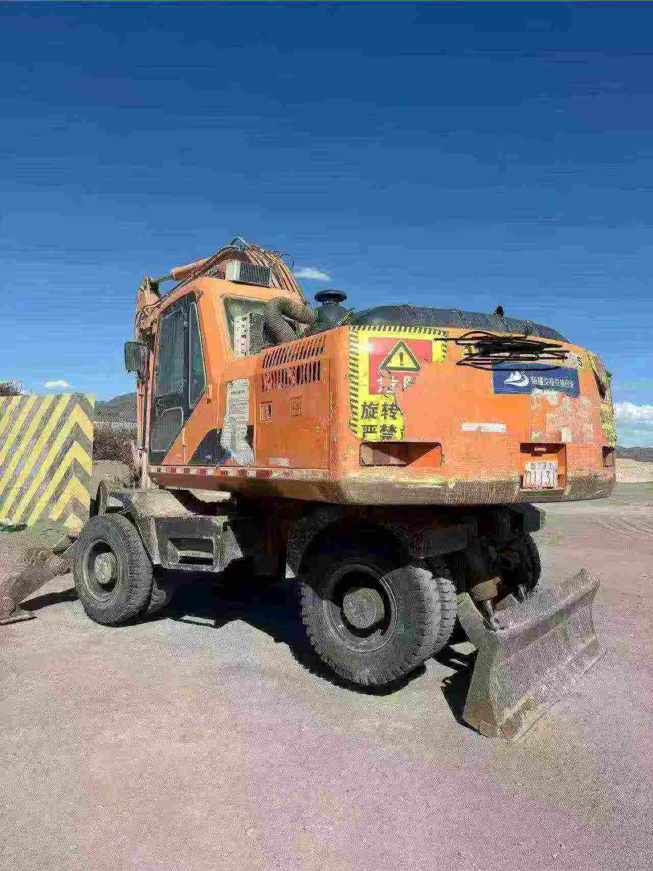 Buy Doosan DX210W Used Excavator / 2 Buy Doosan DX210W Used Excavator / 2