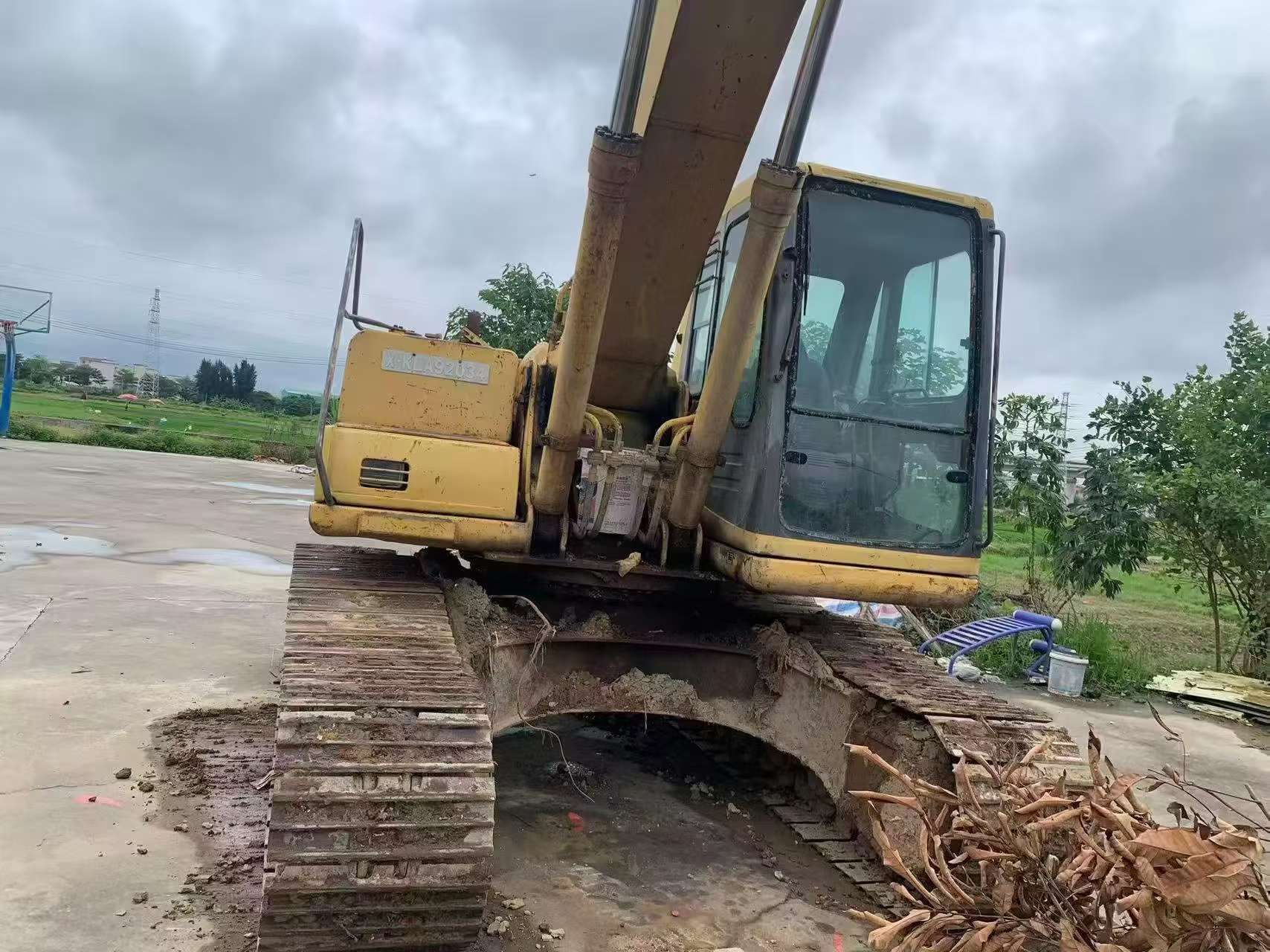 Buy Komatsu PC200-6 Used Excavator / 9 Buy Komatsu PC200-6 Used Excavator / 9