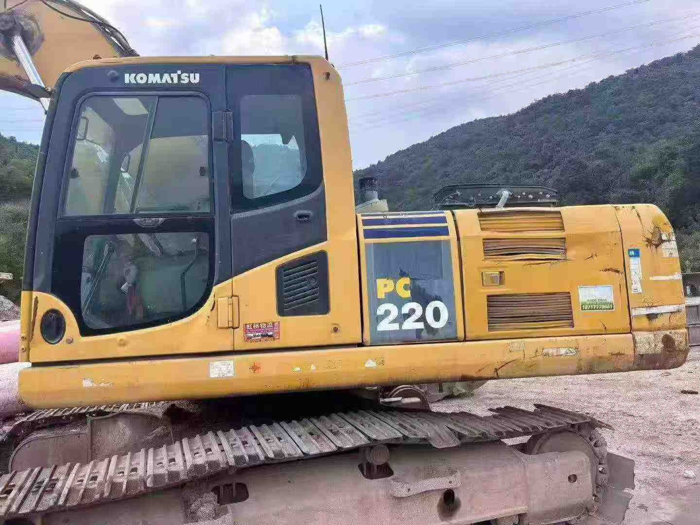 Buy Komatsu PC220-8 Used Excavator / 7