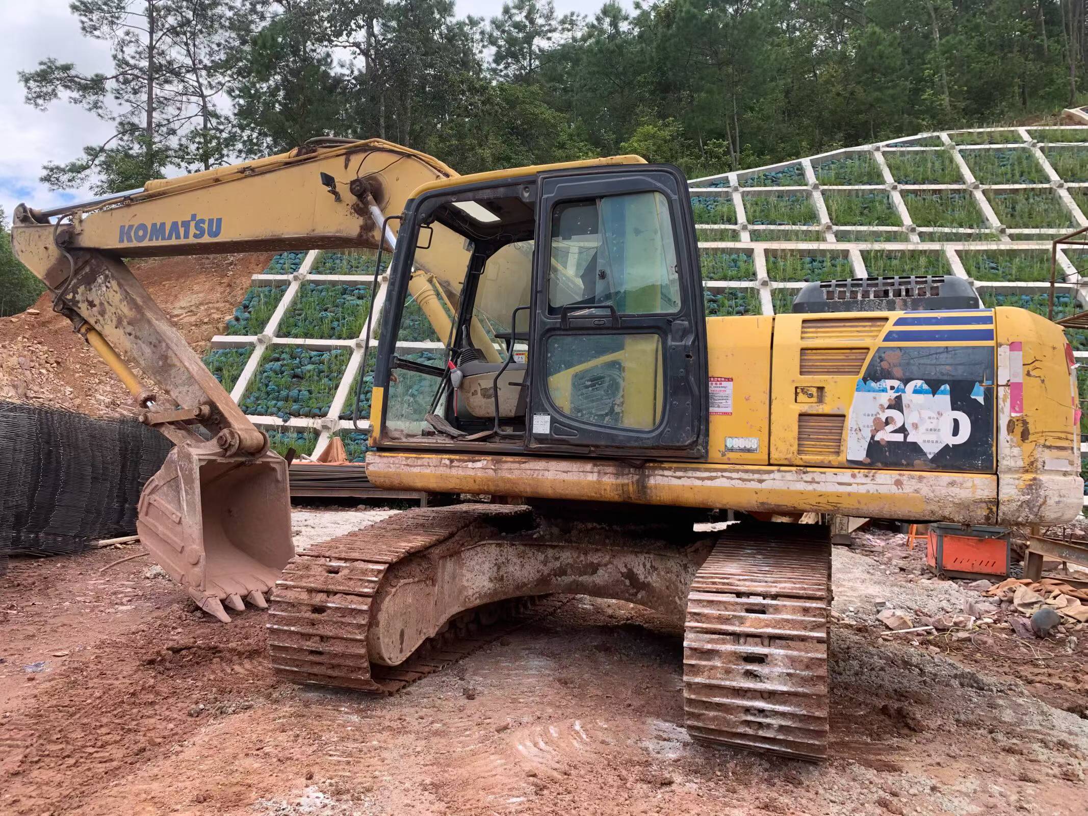 Buy Komatsu PC200-8N1 Used Excavator / 2