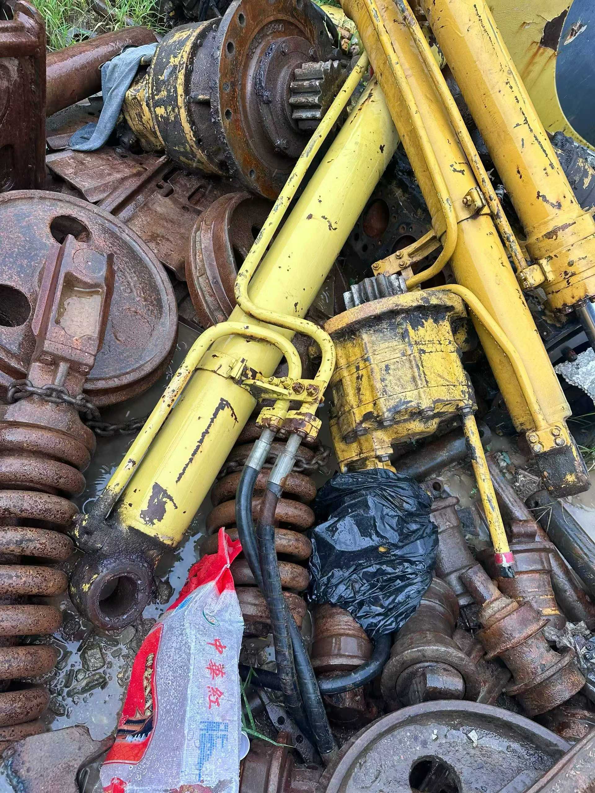 Buy Komatsu PC200 Used Excavator / 6 Buy Komatsu PC200 Used Excavator / 6