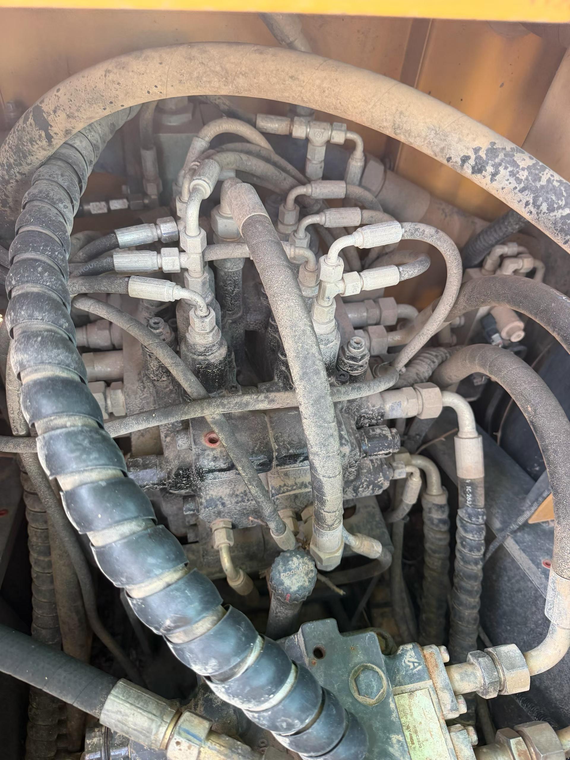 Buy XCMG XE135B Used Excavator / 9