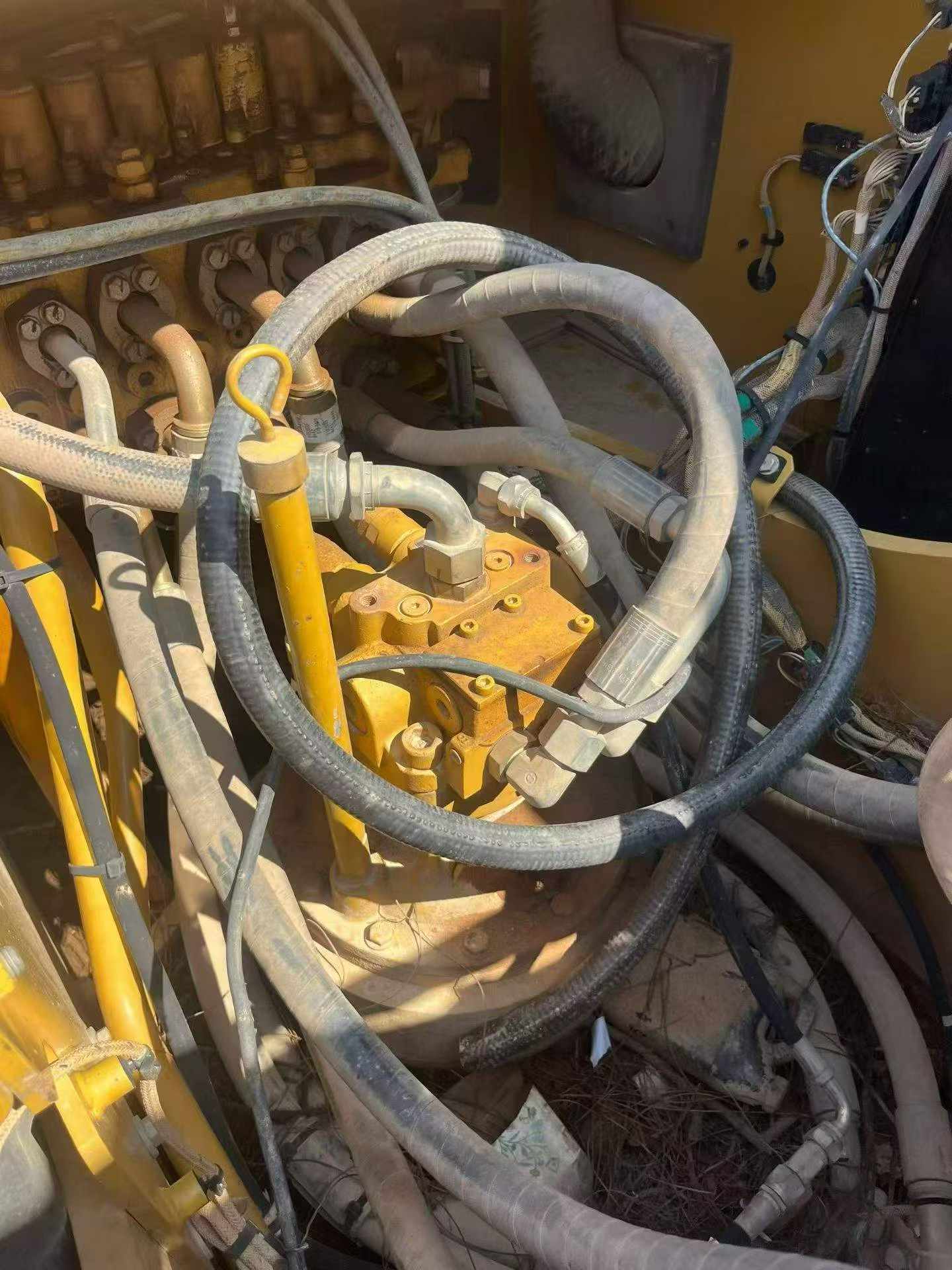 Buy Caterpillar 323 Used Excavator / 4 Buy Caterpillar 323 Used Excavator / 4