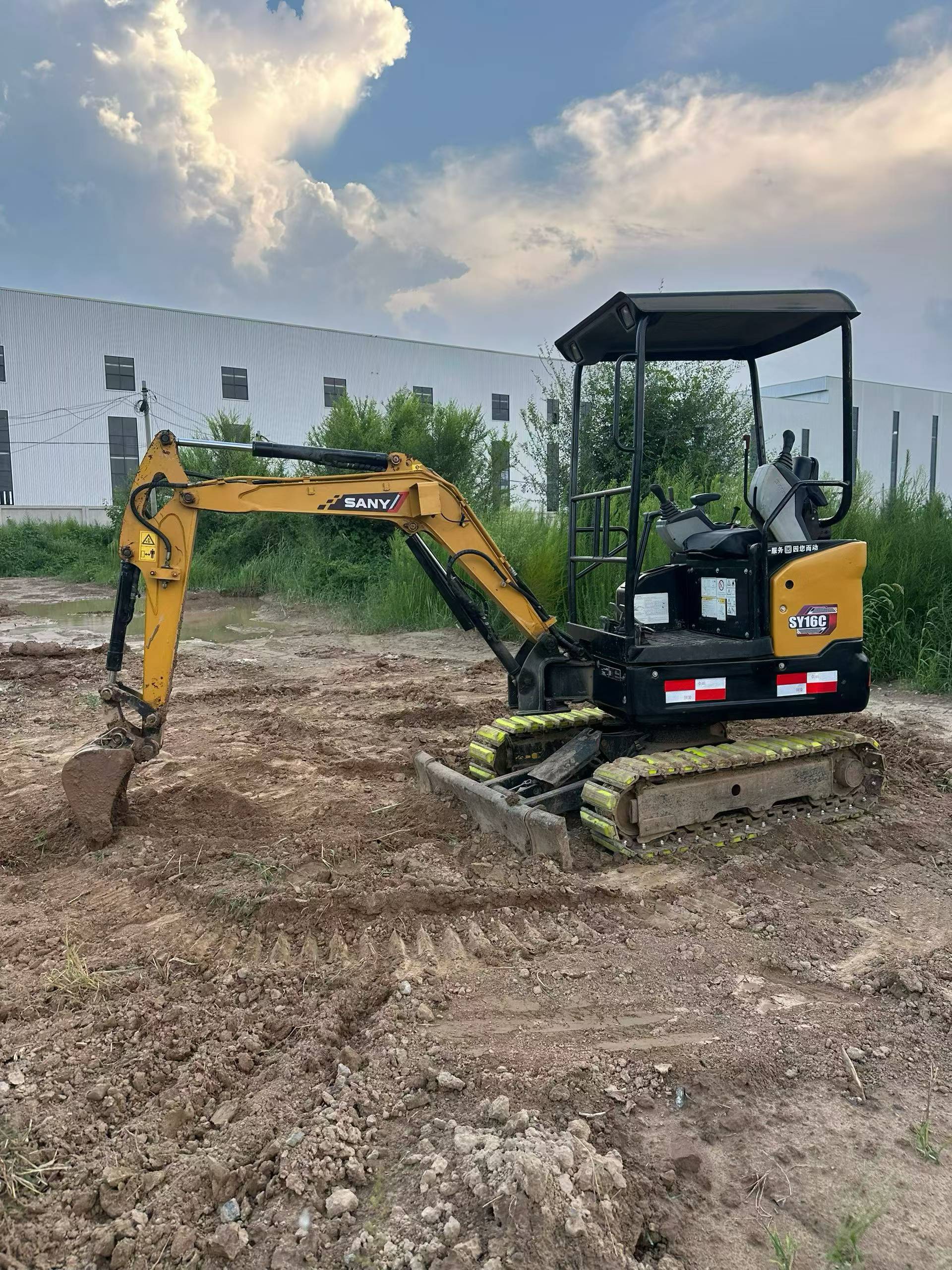 Buy Sany SY16C Used Excavator / 4