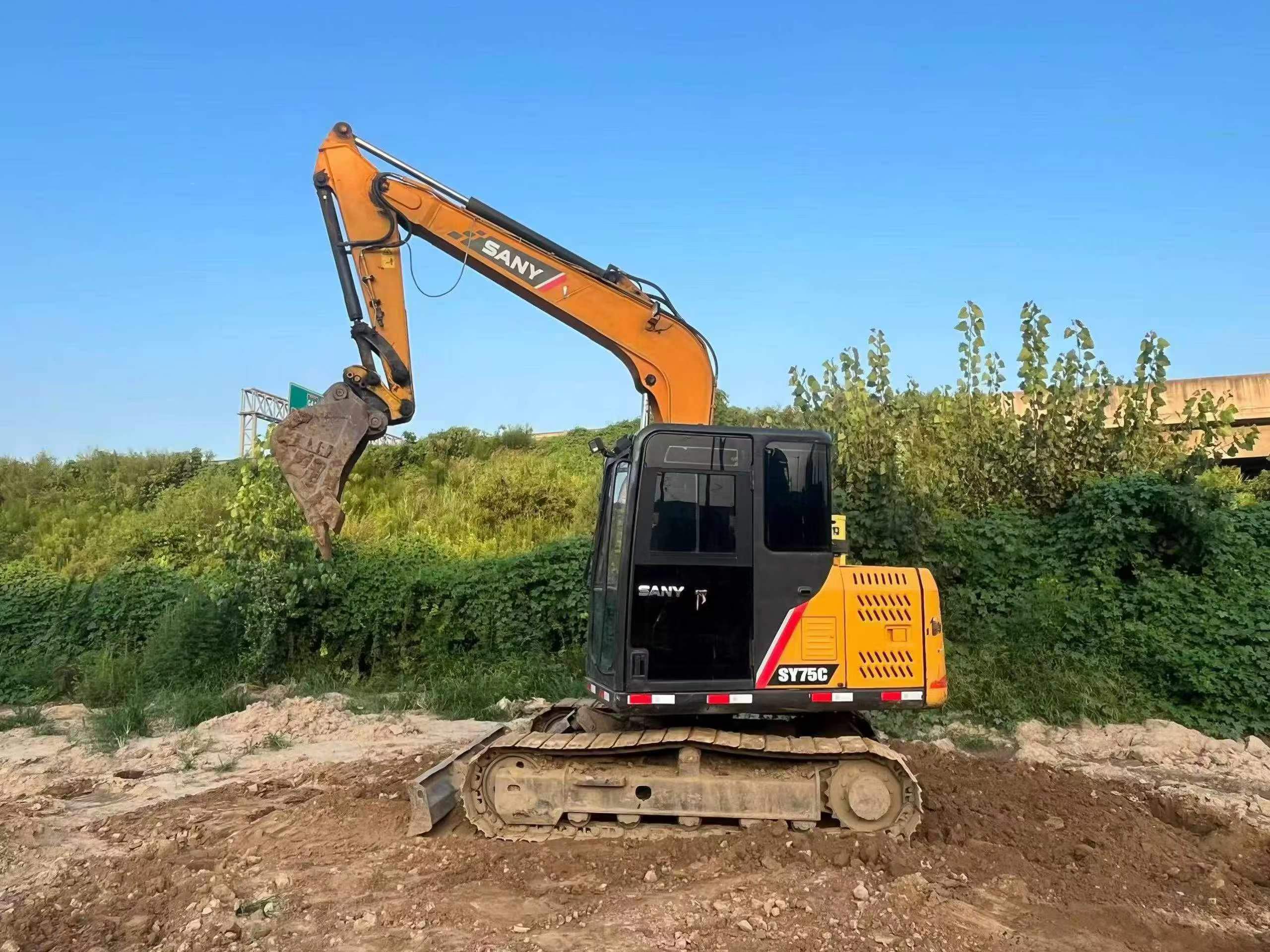 Buy Sany SY75 Used Excavator / 2 Buy Sany SY75 Used Excavator / 2
