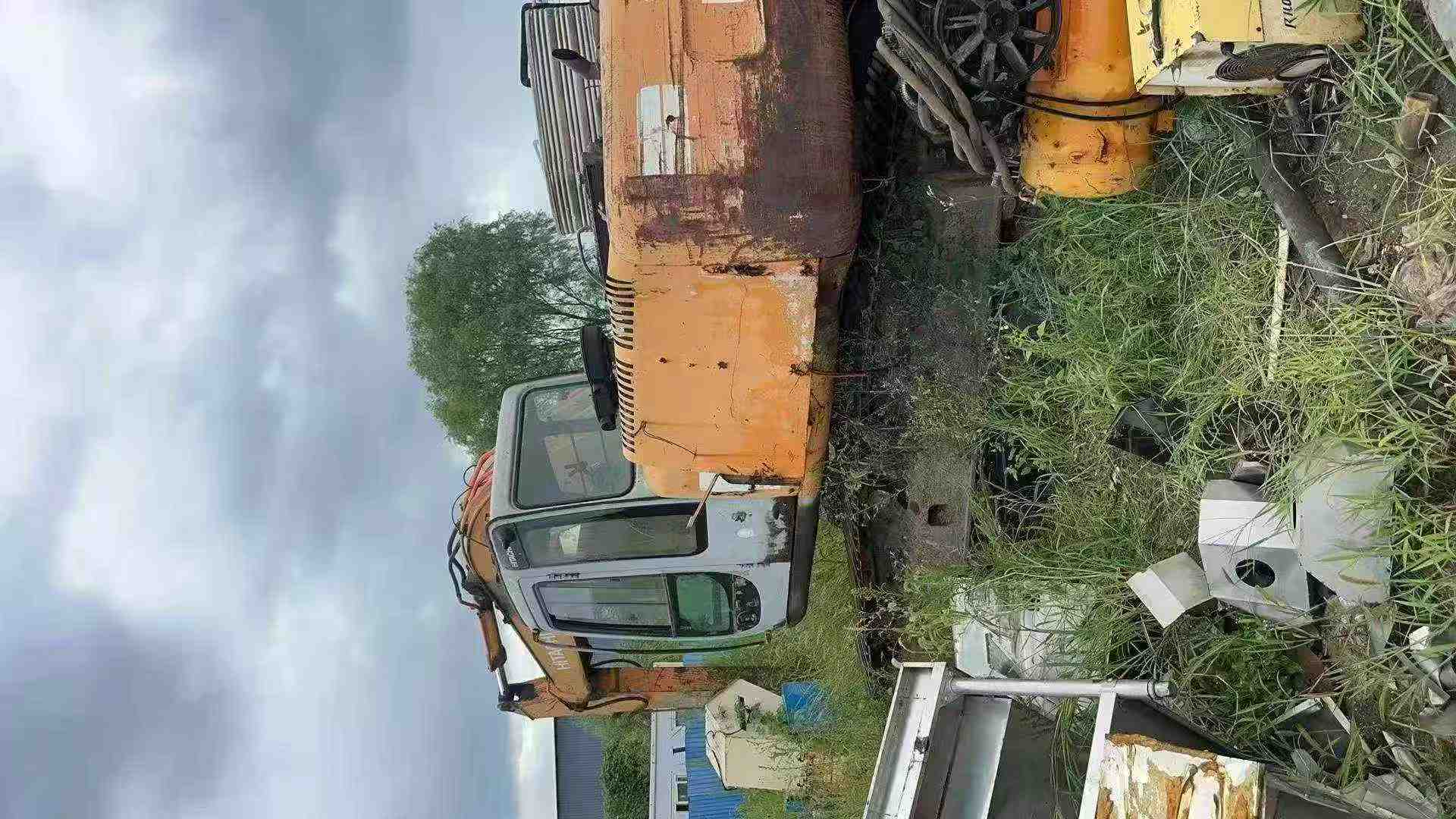 Buy Hitachi EX200-5 Used Excavator / 1