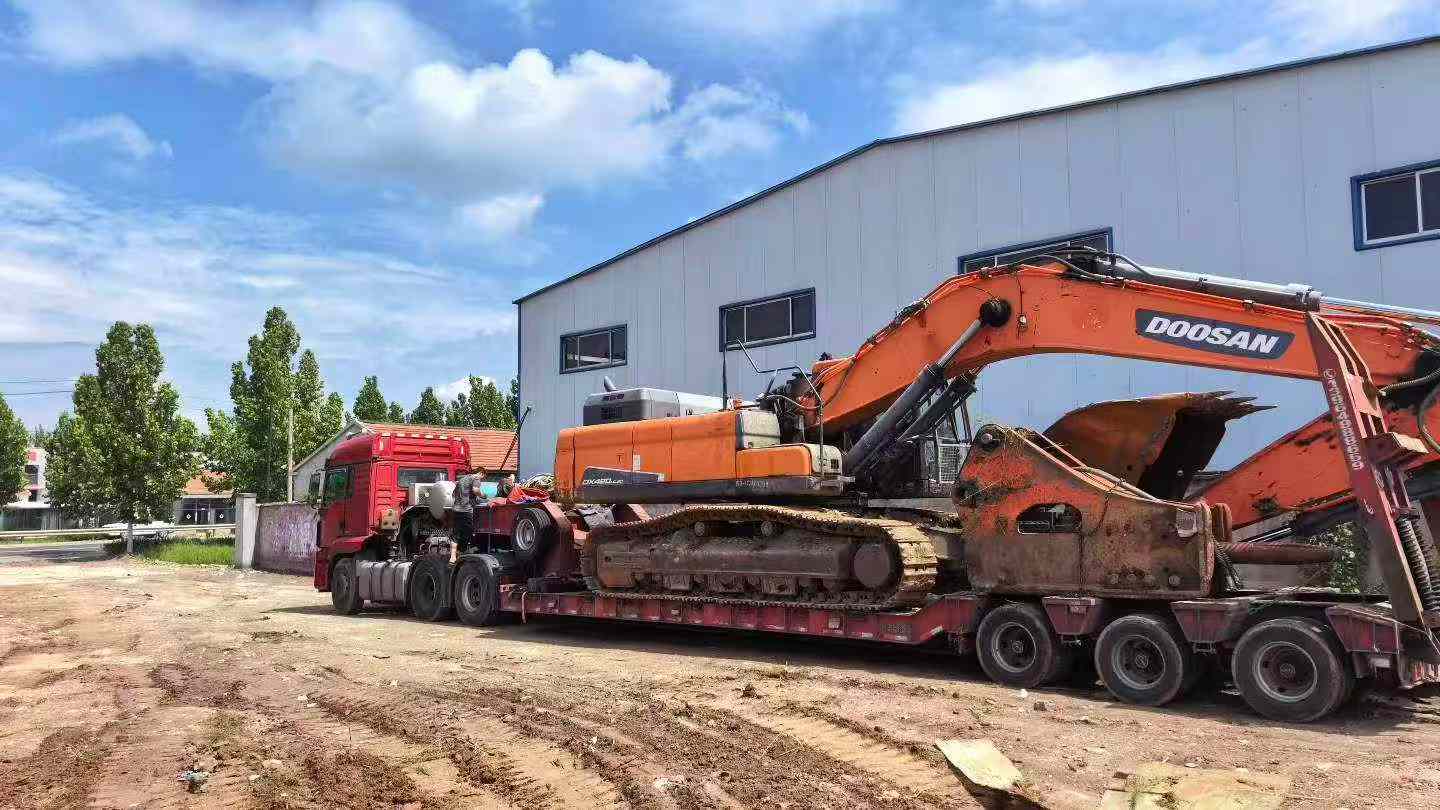 Buy Doosan DH420 Used Excavator / 1