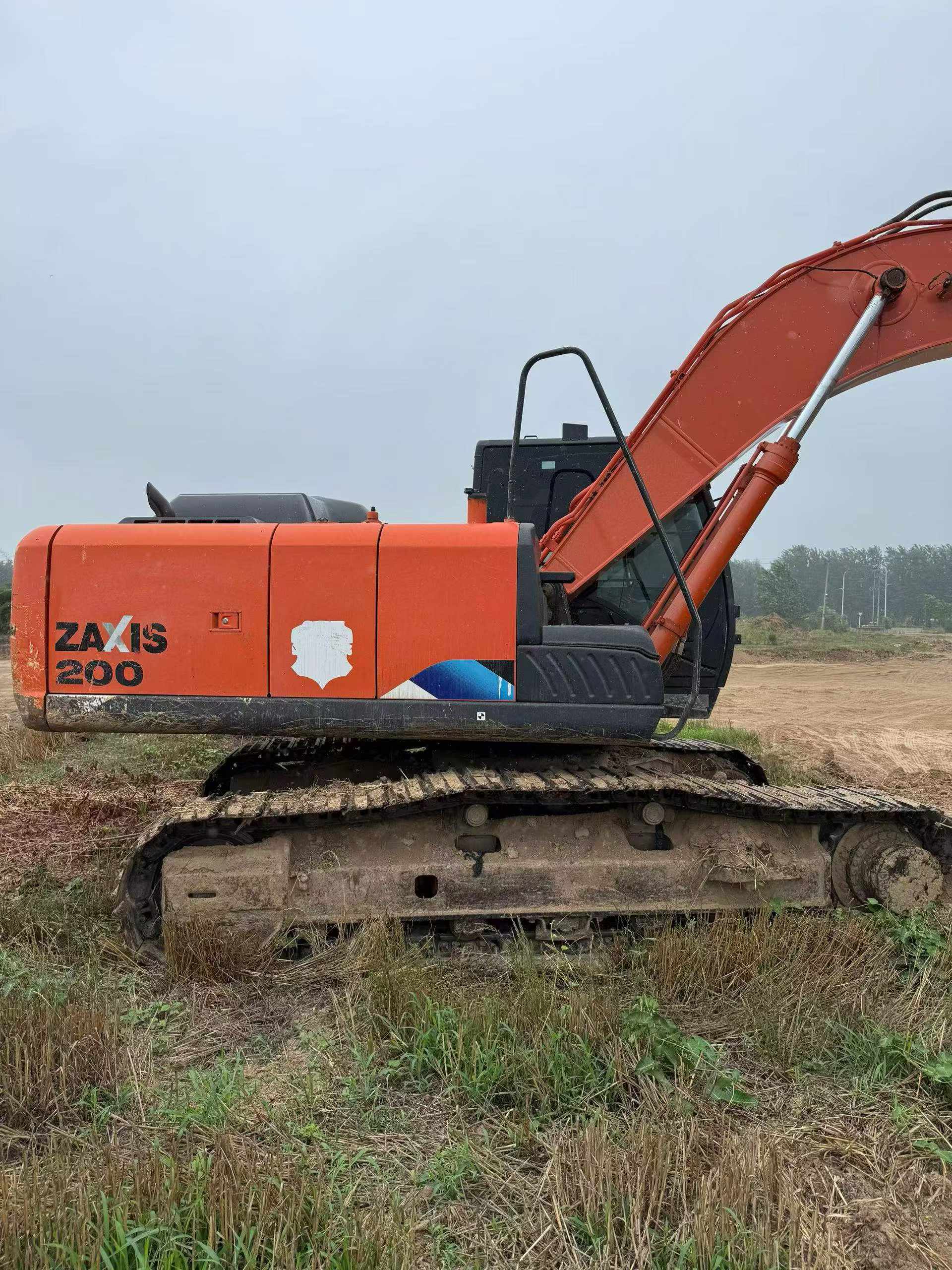 Buy Hitachi EX200 Used Excavator / 3 Buy Hitachi EX200 Used Excavator / 3
