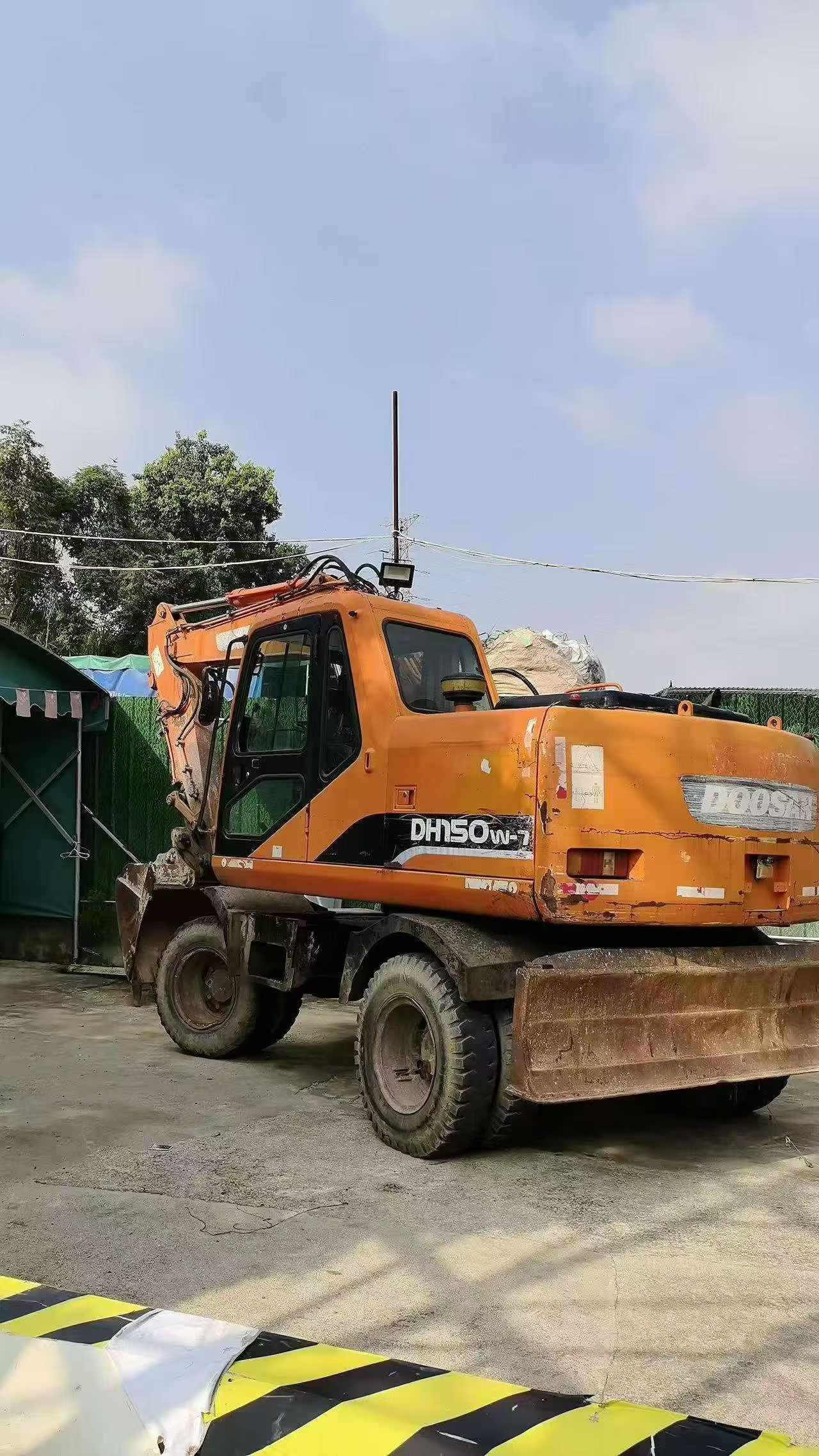 Buy Doosan DH150 Used Excavator / 2 Buy Doosan DH150 Used Excavator / 2