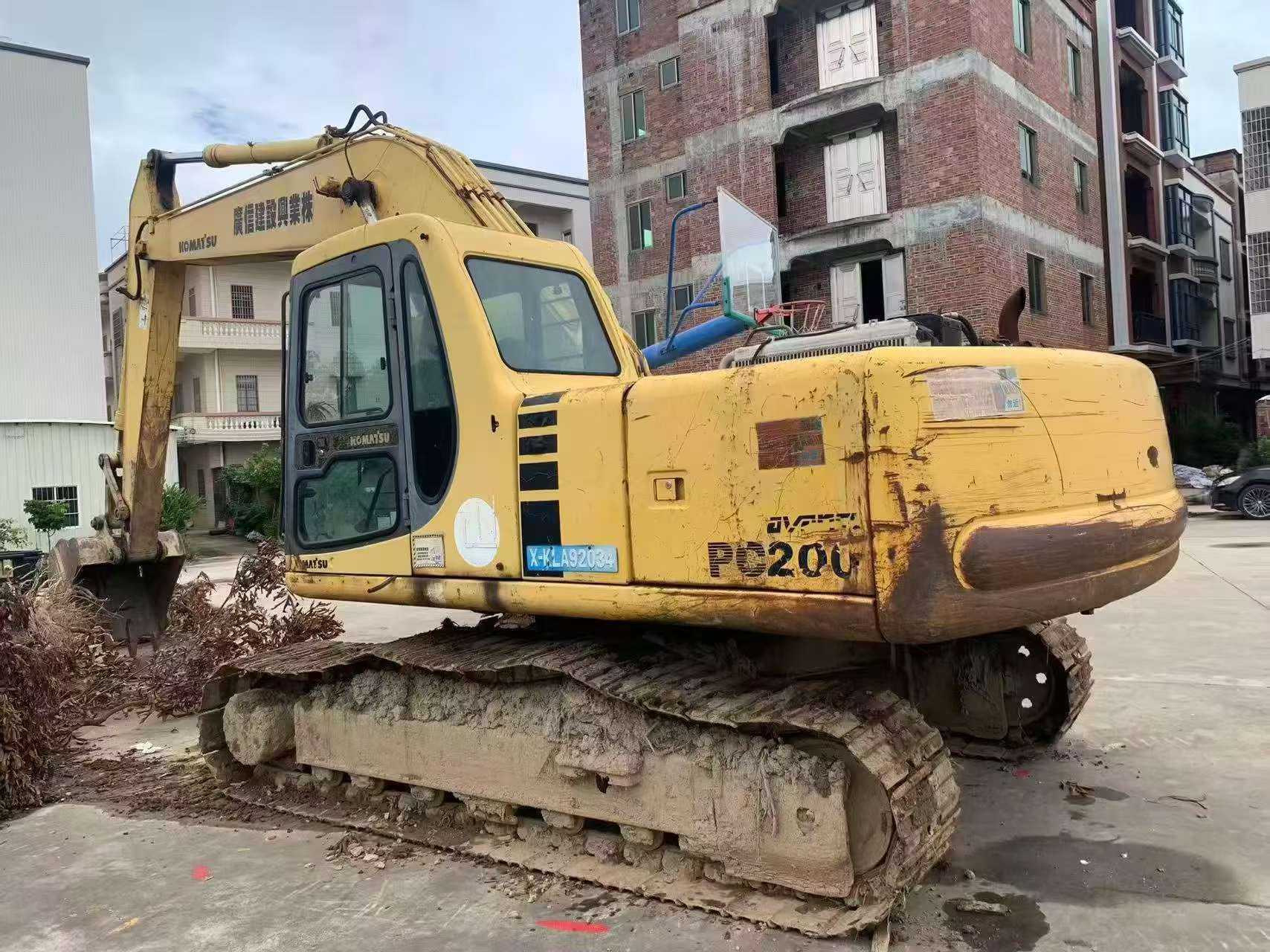 Buy Komatsu PC200-6 Used Excavator / 1