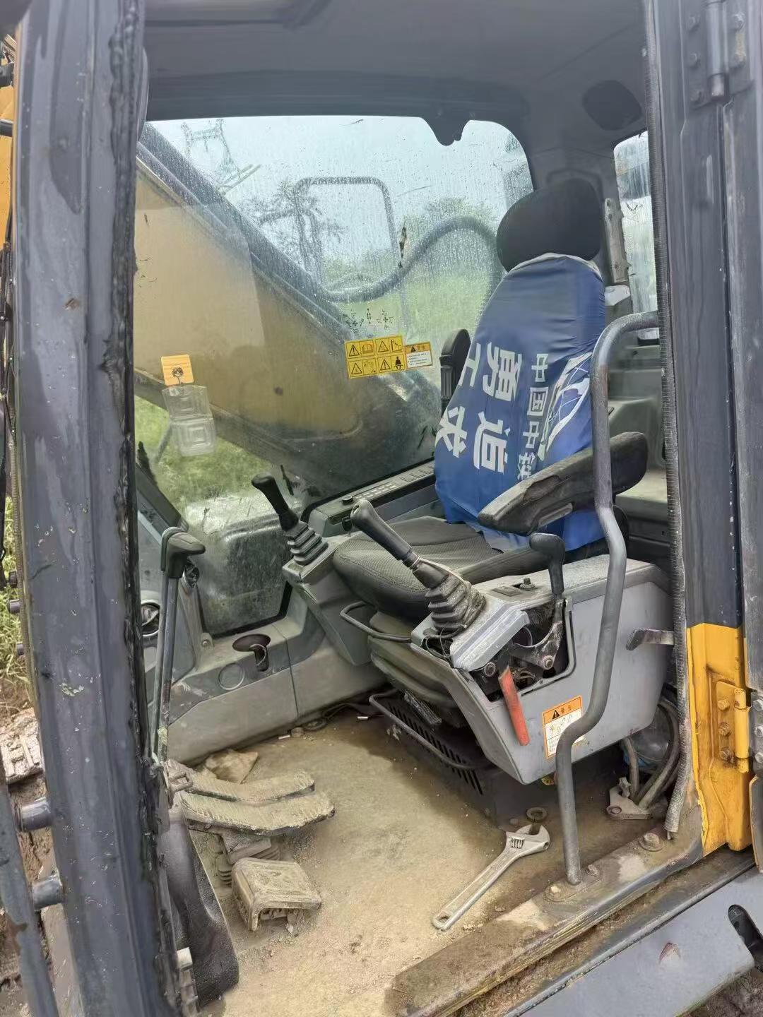 Buy XCMG XE270DK Used Excavator / 6 Buy XCMG XE270DK Used Excavator / 6
