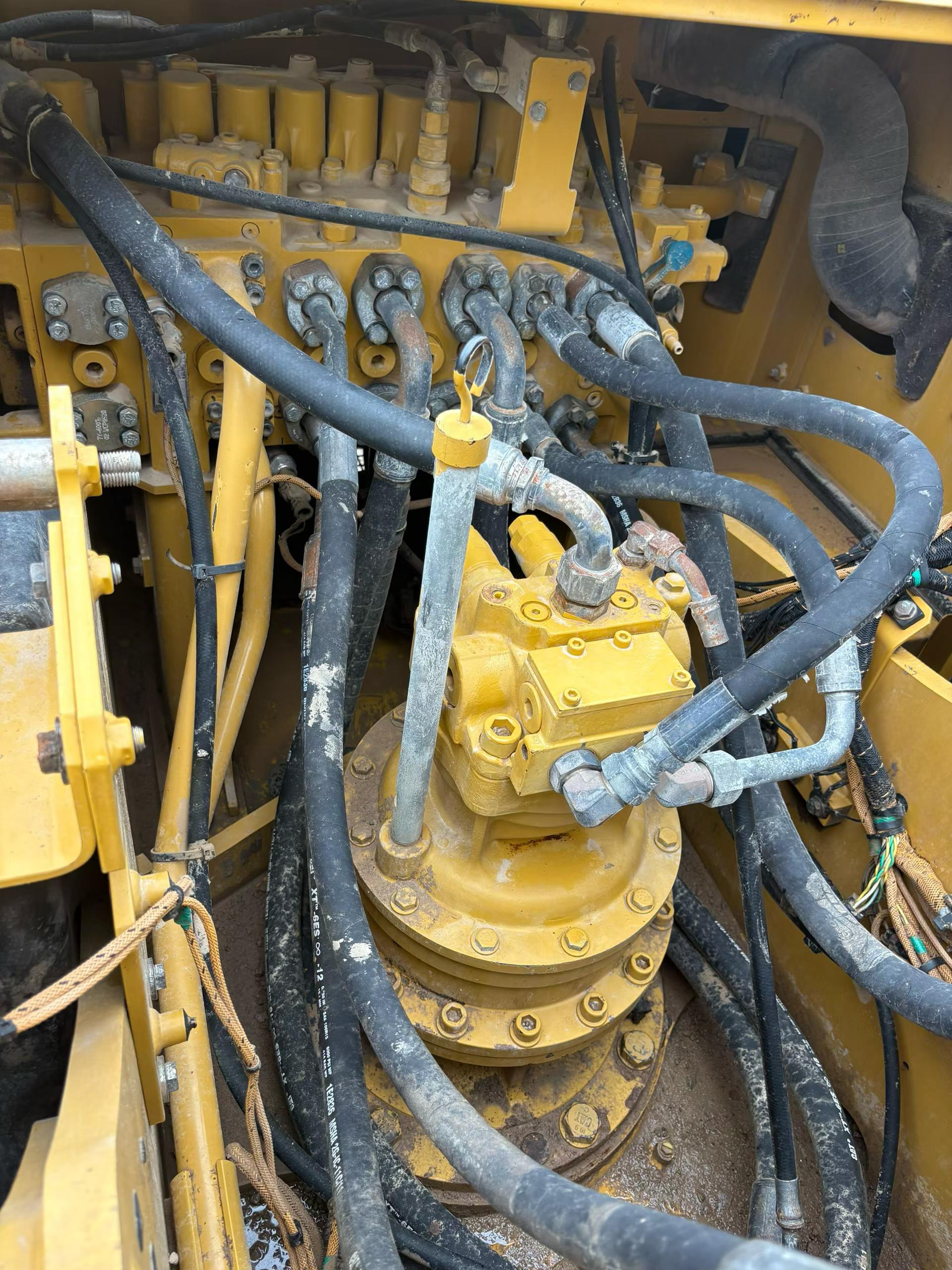 Buy Caterpillar 323 Used Excavator / 7 Buy Caterpillar 323 Used Excavator / 7
