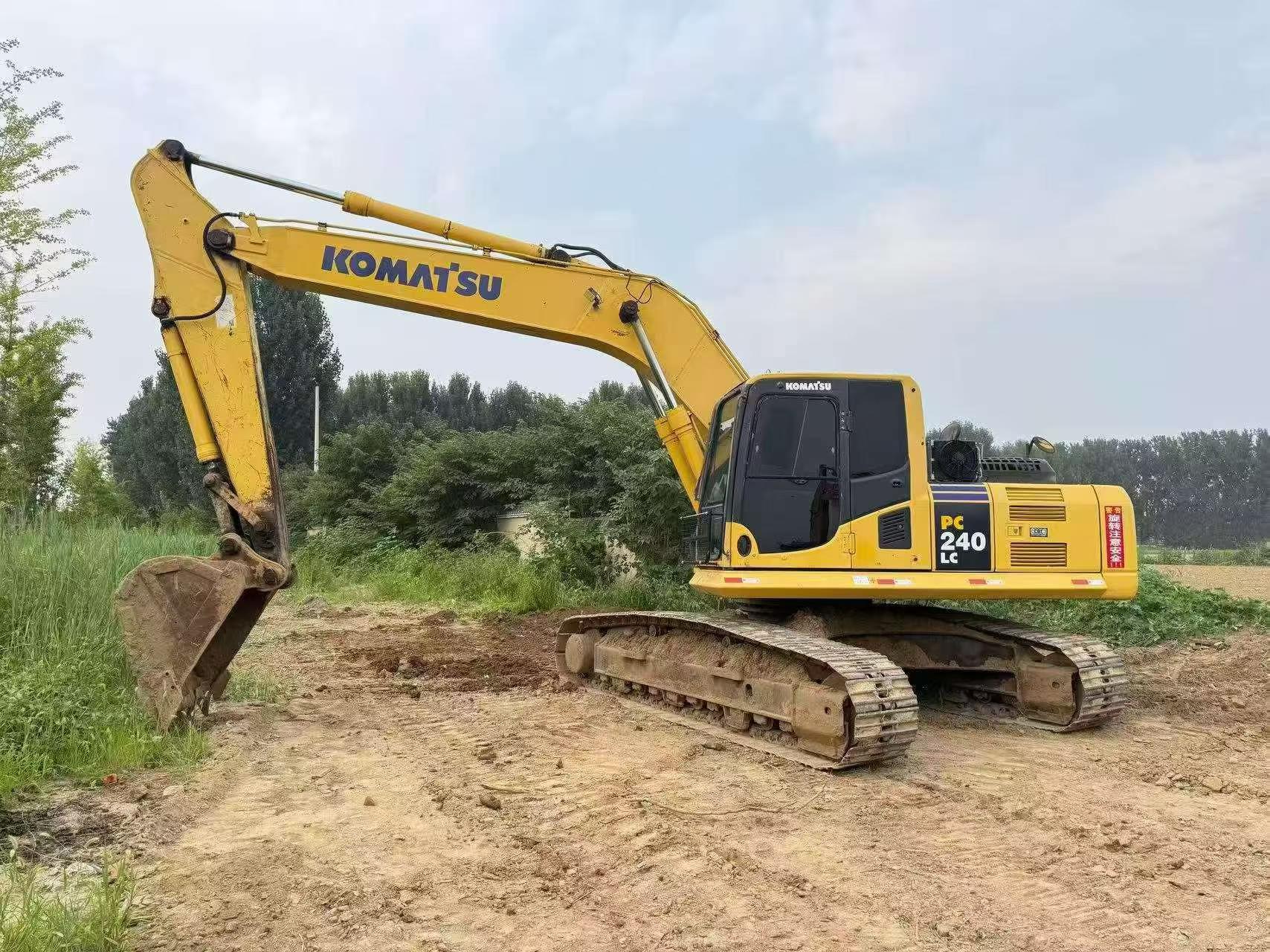 Buy Komatsu PC240-6 Used Excavator / 1