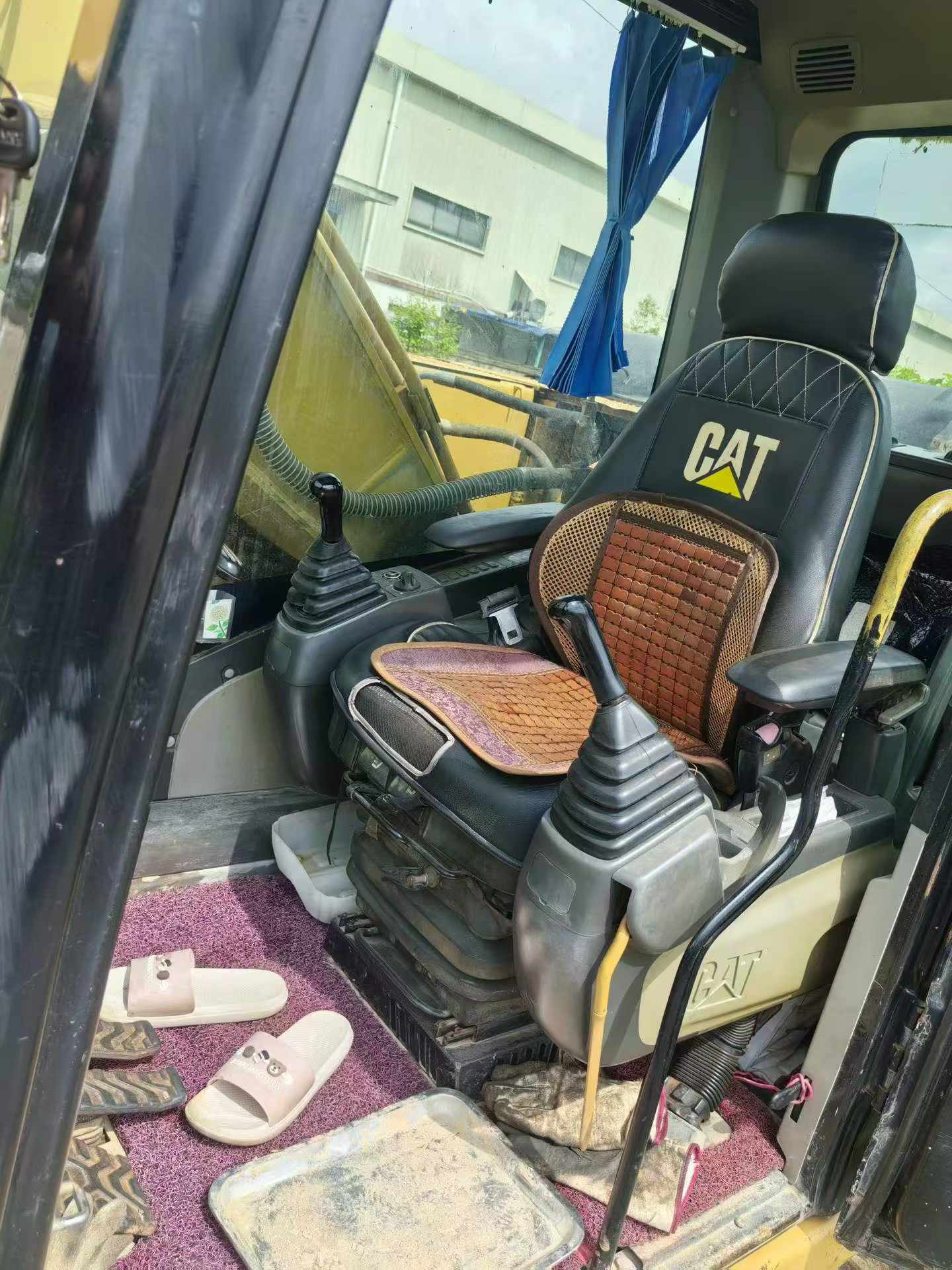 Buy Caterpillar 320D Used Excavator / 2 Buy Caterpillar 320D Used Excavator / 2