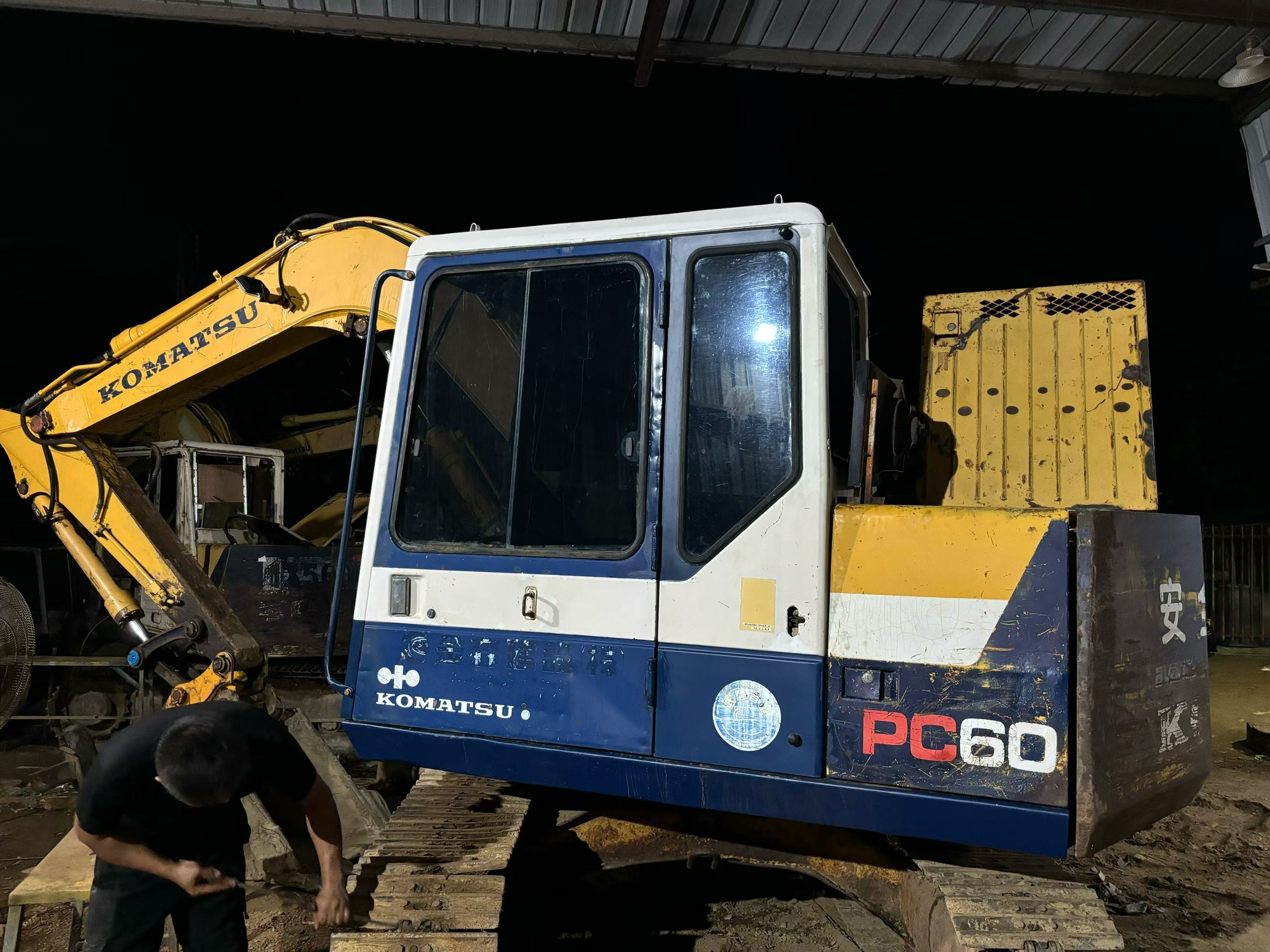Buy Komatsu PC60-6 Used Excavator / 1