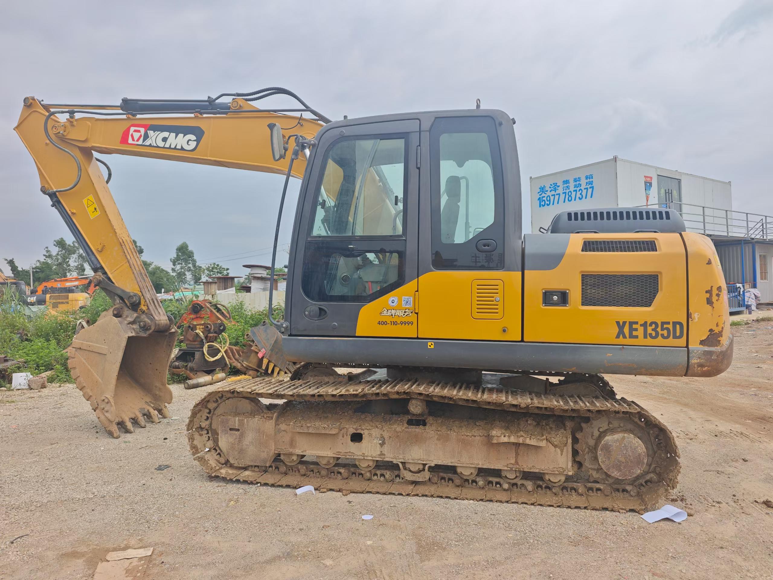 Buy XCMG XE135D Used Excavator / 1