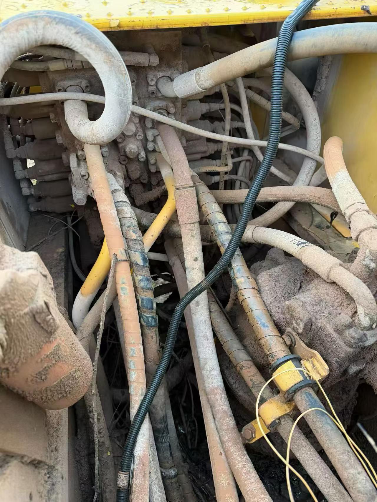 Buy Komatsu PC220-8 Used Excavator / 2 Buy Komatsu PC220-8 Used Excavator / 2