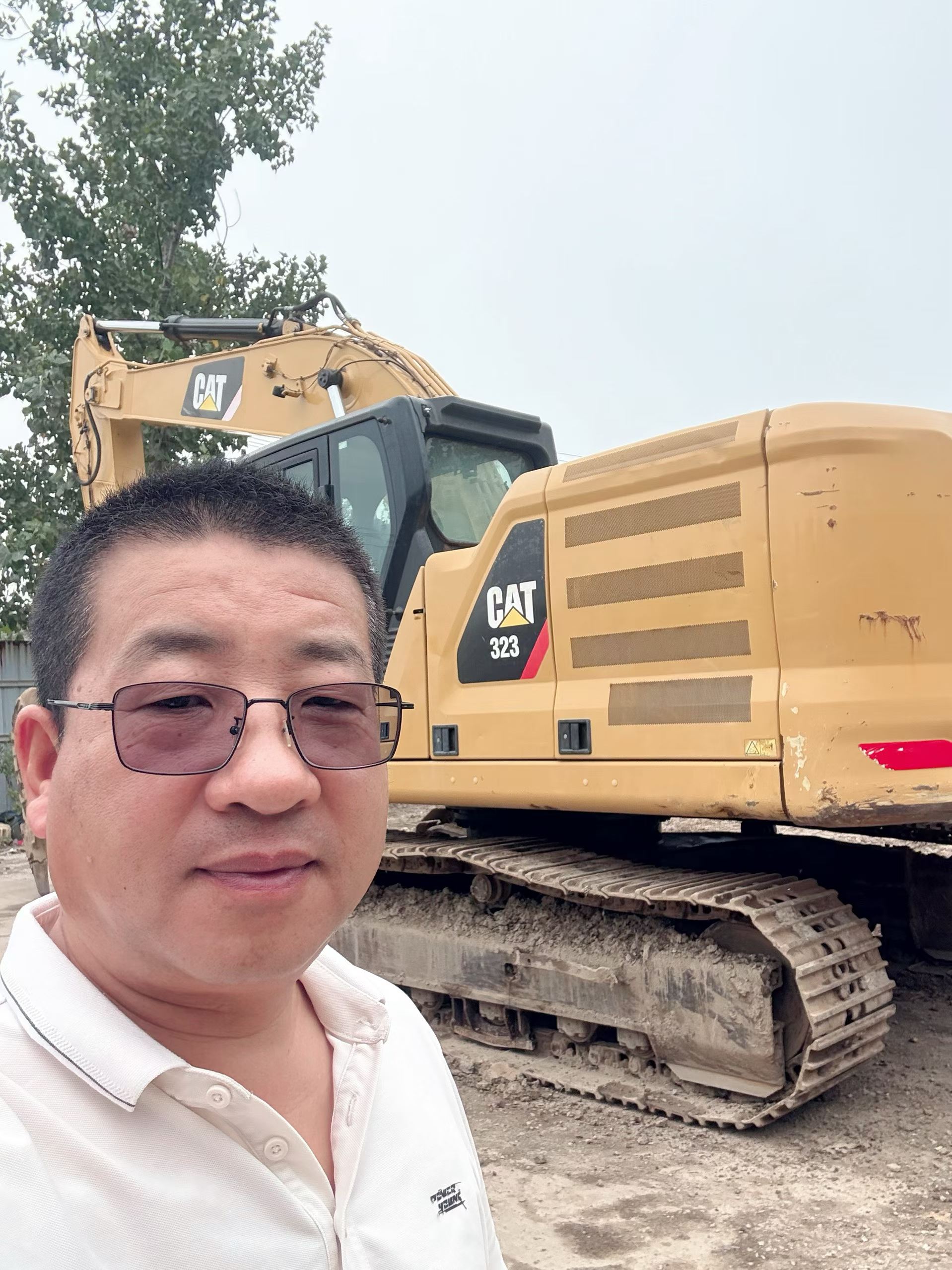 Buy Caterpillar 323 Used Excavator / 2 Buy Caterpillar 323 Used Excavator / 2