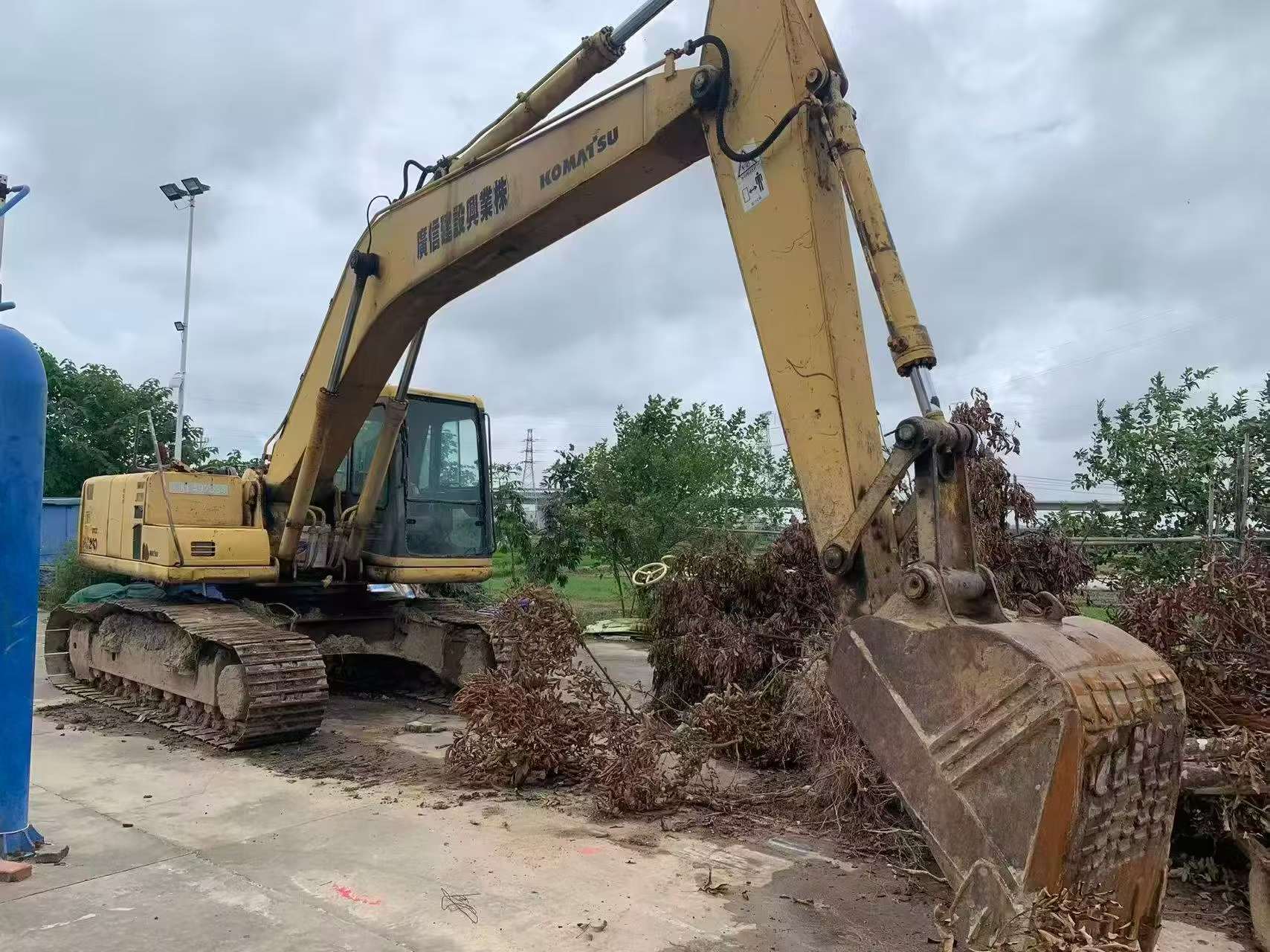 Buy Komatsu PC200-6 Used Excavator / 7 Buy Komatsu PC200-6 Used Excavator / 7
