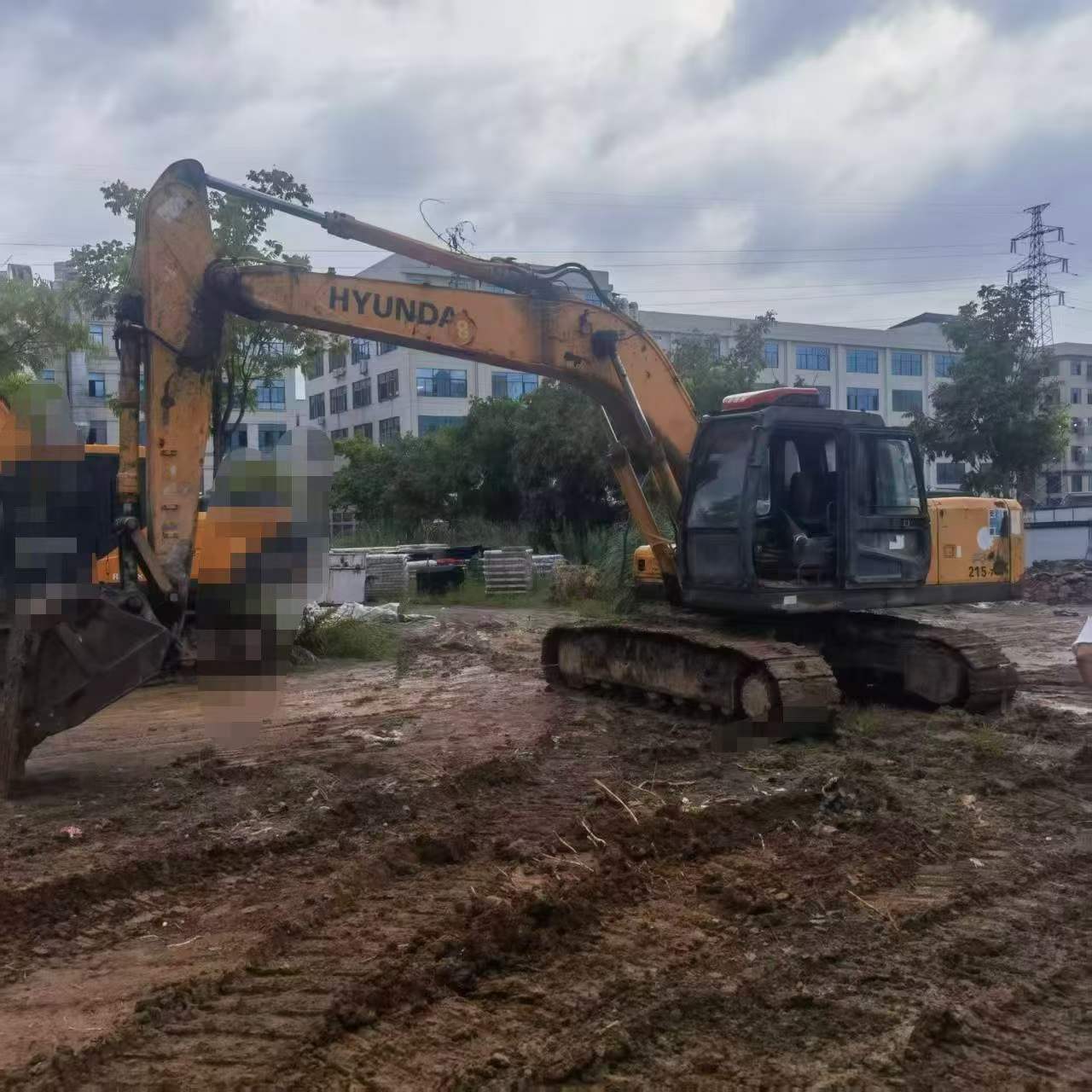 Buy Hyundai R215-7 Used Excavator / 1