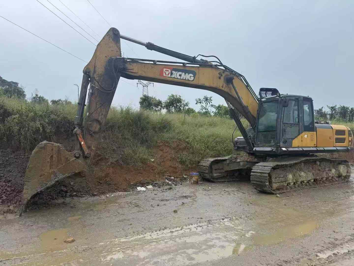 Buy XCMG XE270DK Used Excavator / 3 Buy XCMG XE270DK Used Excavator / 3