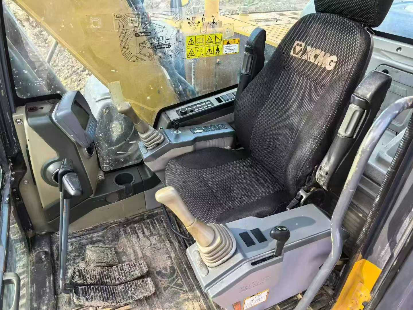 Buy XCMG XE135B Used Excavator / 2