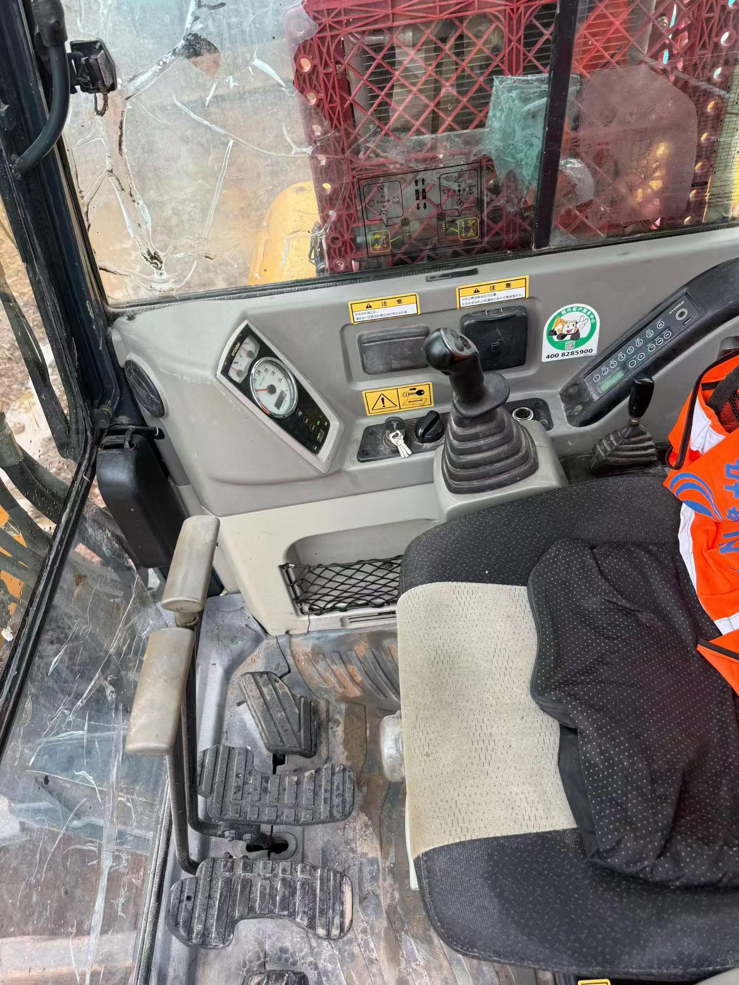 Buy Hyundai HX60 Used Excavator / 7 Buy Hyundai HX60 Used Excavator / 7