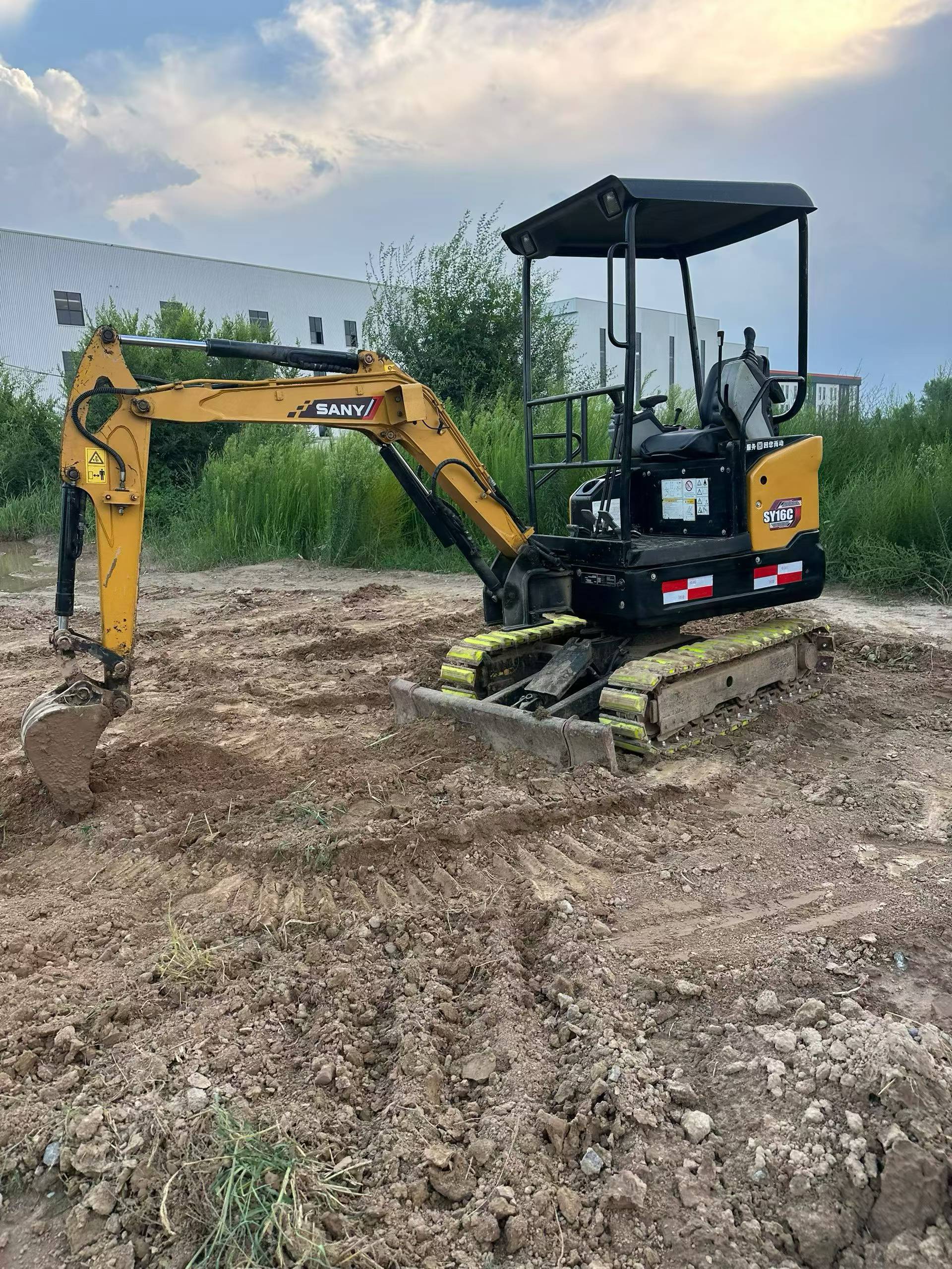 Buy Sany SY16C Used Excavator / 3