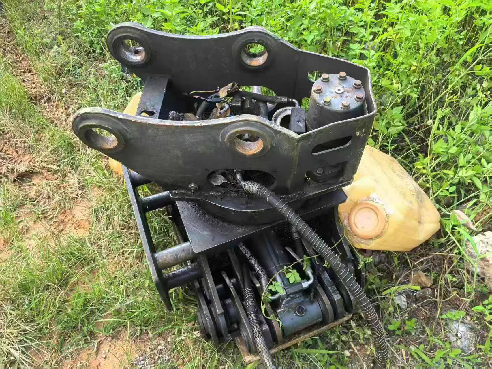 Buy XCMG XE75C Used Excavator / 4