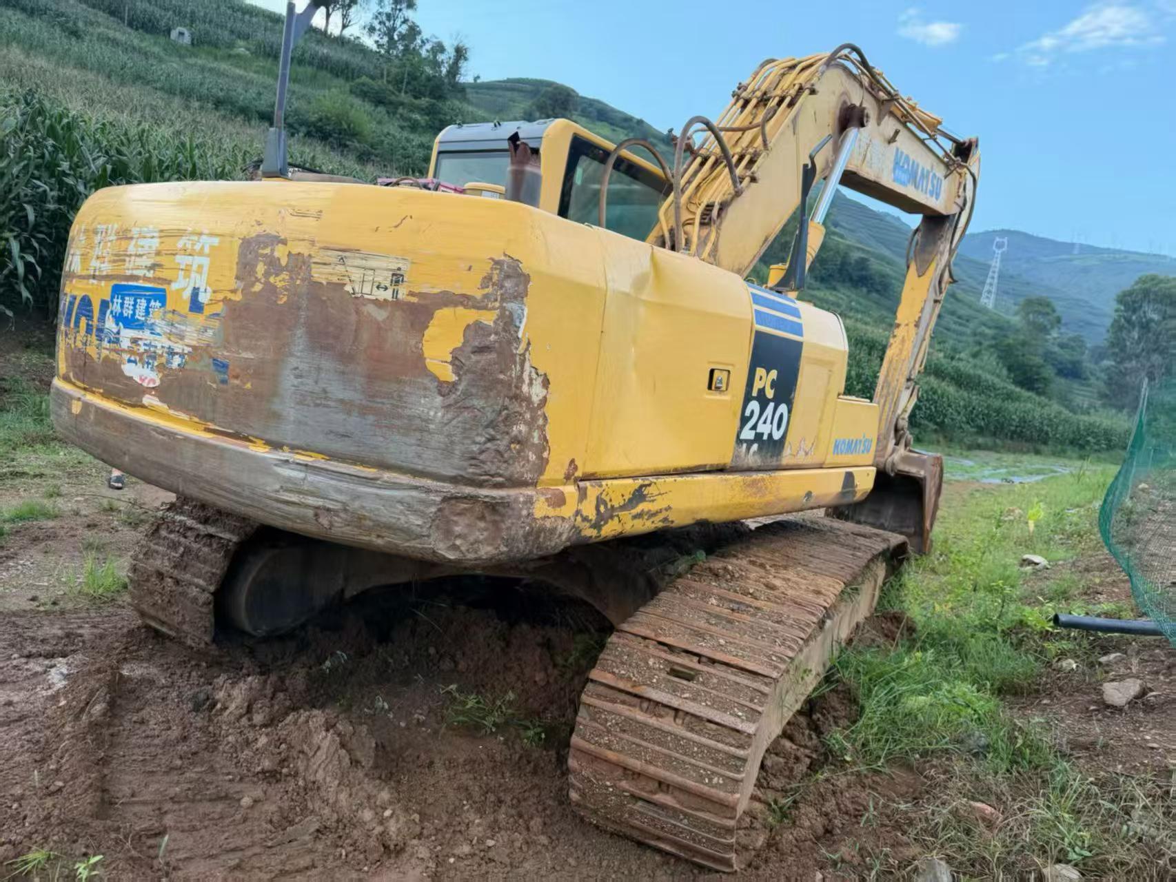 Buy Komatsu PC220-8 Used Excavator / 1
