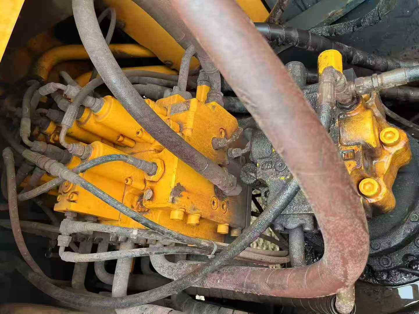 Buy Hyundai R215-7 Used Excavator / 5 Buy Hyundai R215-7 Used Excavator / 5