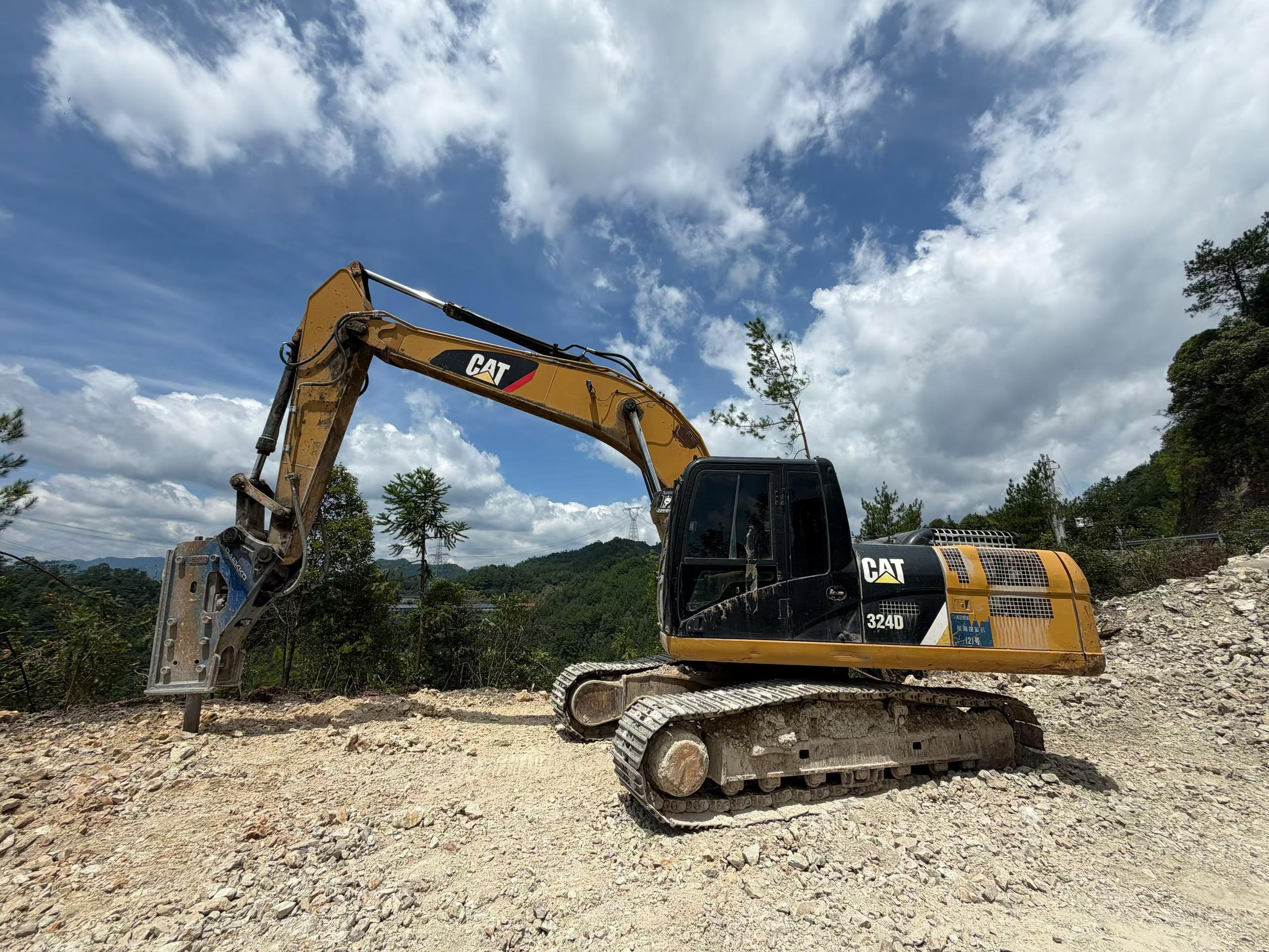 Buy Caterpillar 324D Used Excavator / 1