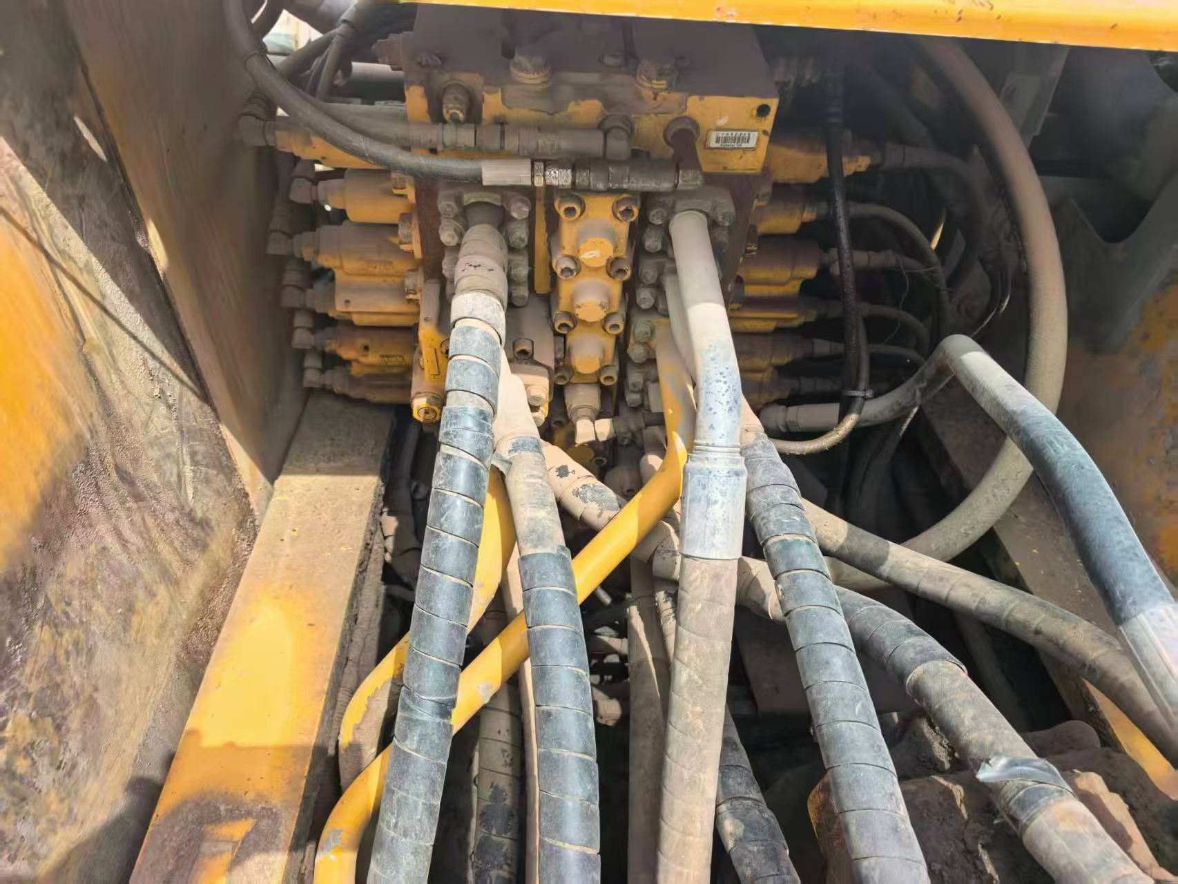 Buy Komatsu PC220-8 Used Excavator / 4 Buy Komatsu PC220-8 Used Excavator / 4