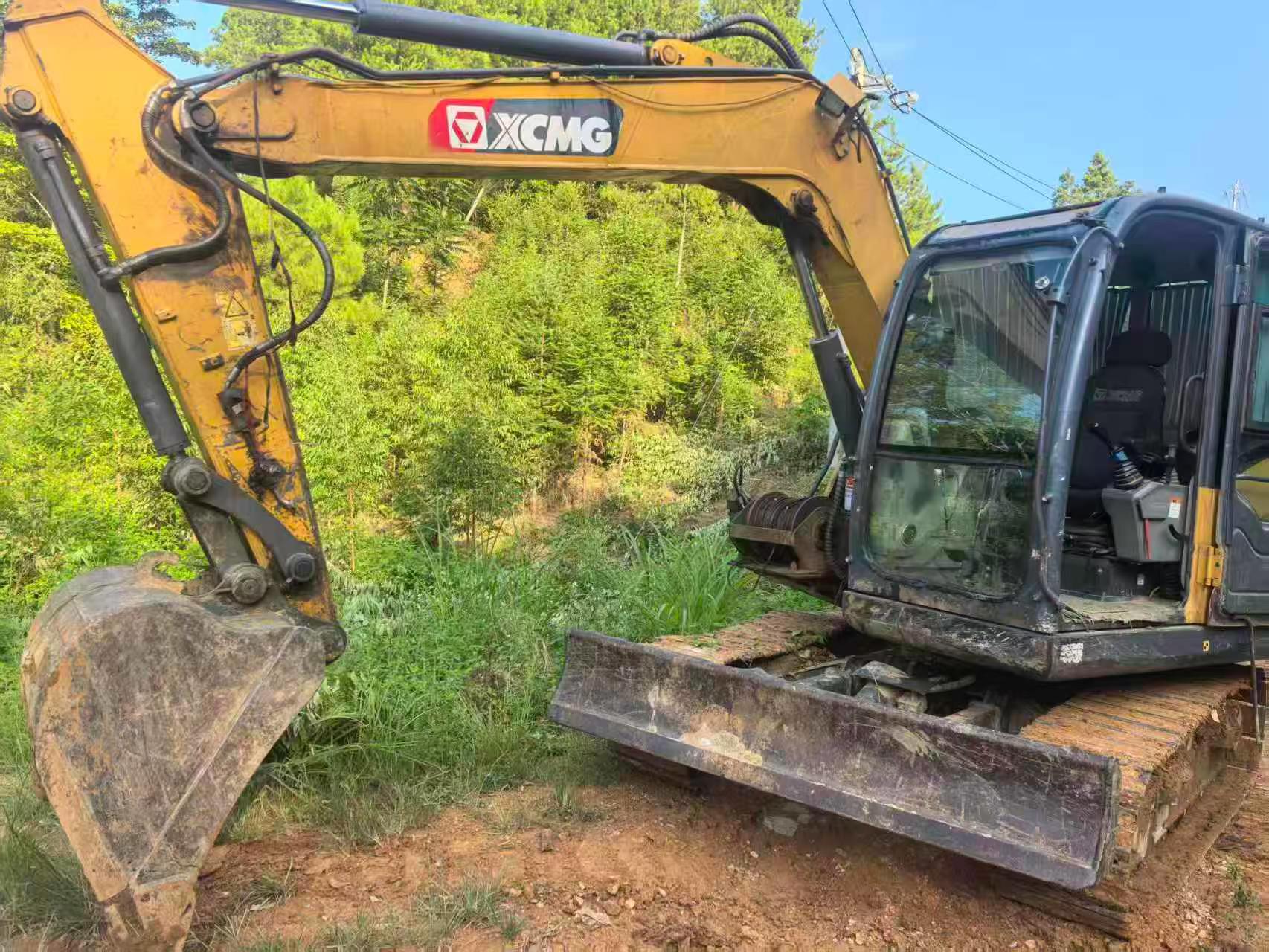 Buy XCMG XE75C Used Excavator / 2