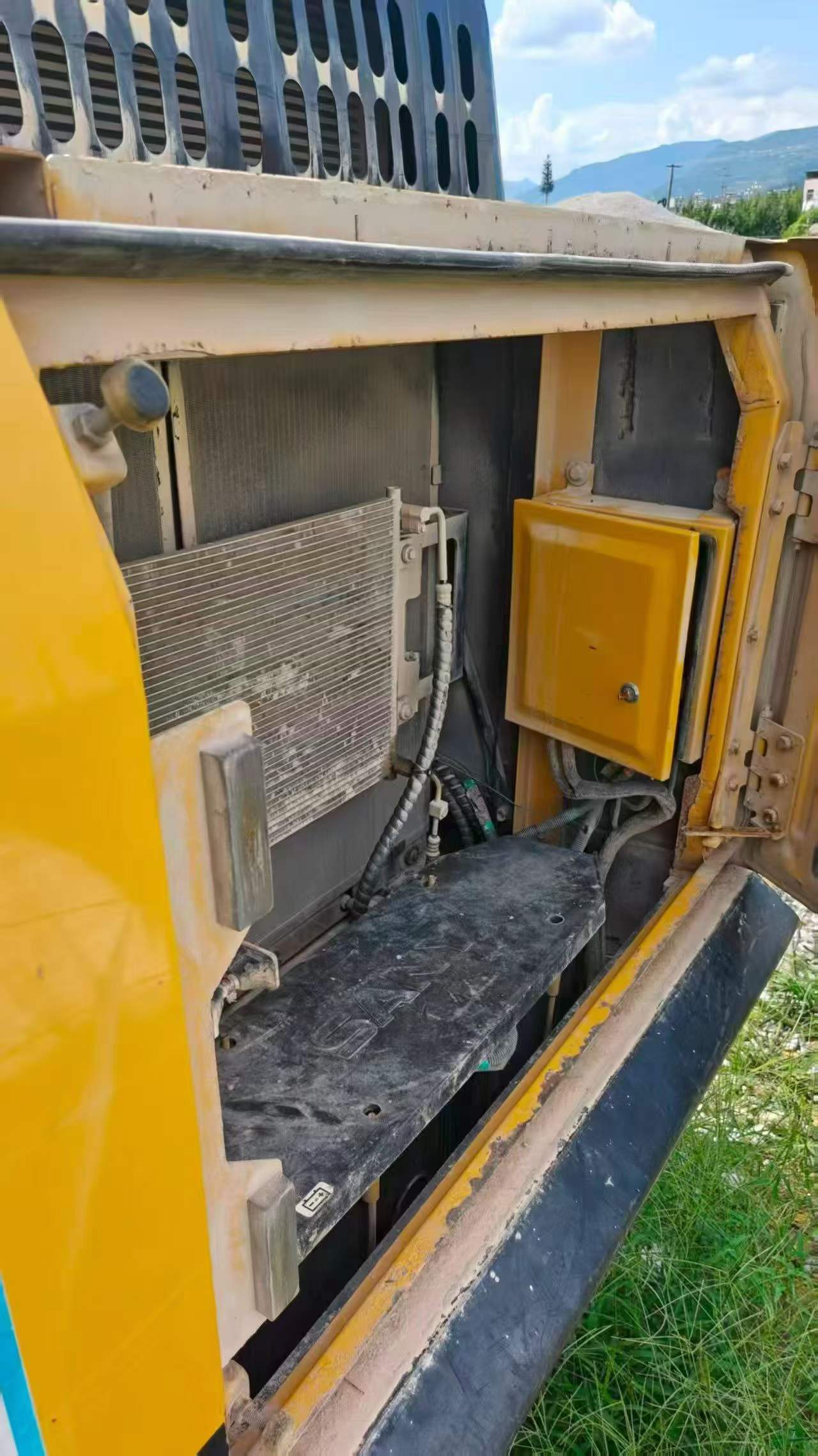Buy Sany SY245H Used Excavator / 3 Buy Sany SY245H Used Excavator / 3