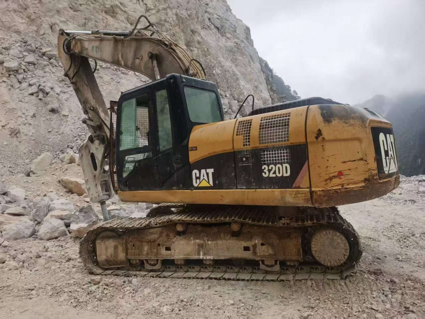Buy Caterpillar 320D Used Excavator / 7