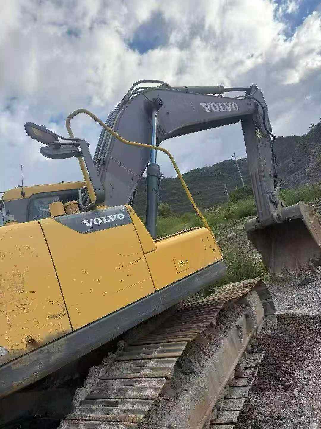 Buy Volvo L250G Used Excavator / 2