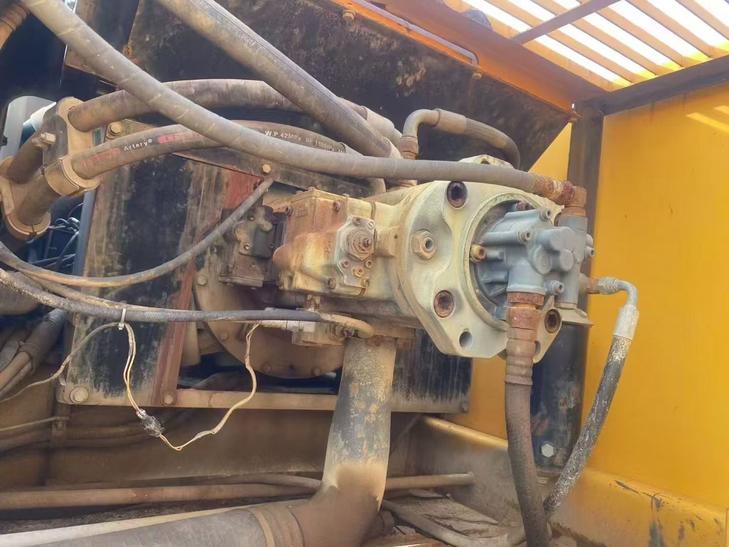 Buy Kato HD1638R Used Excavator / 1