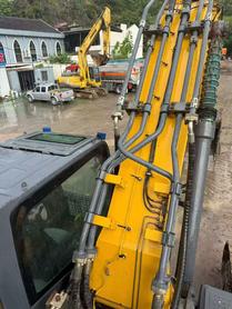 Buy XCMG XE490D Used Excavator / 2 Buy XCMG XE490D Used Excavator / 2
