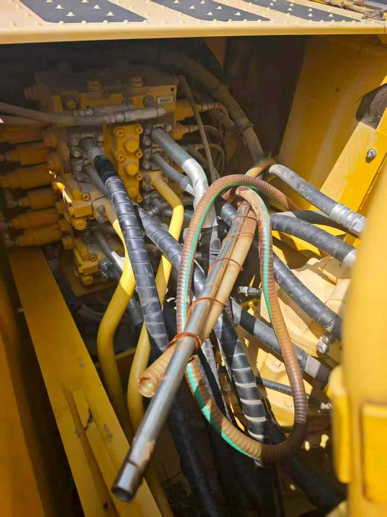 Buy Komatsu PC200-1 Used Excavator / 6