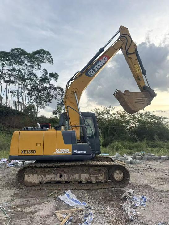 Buy XCMG XE135B Used Excavator / 1