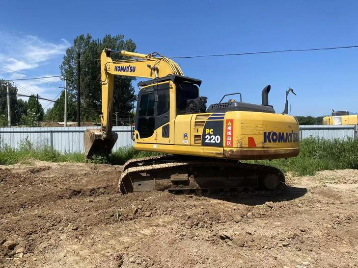 Buy Komatsu PC220-8 Used Excavator / 1