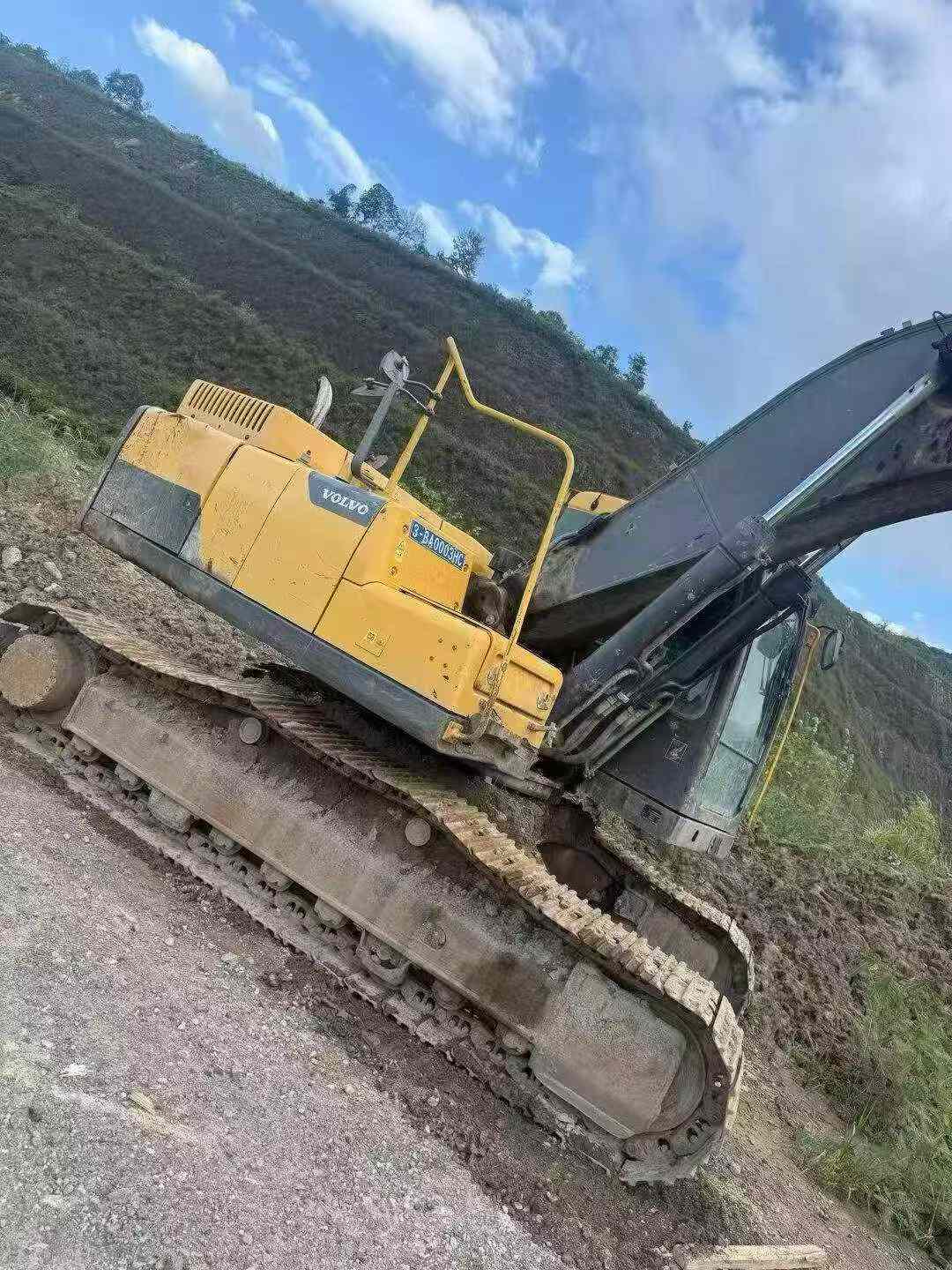 Buy Volvo L250G Used Excavator / 4