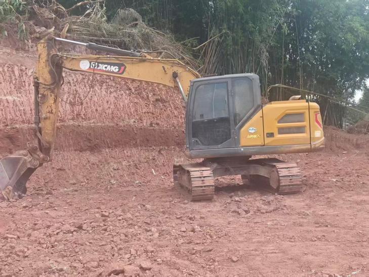 Buy XCMG XE135B Used Excavator / 1