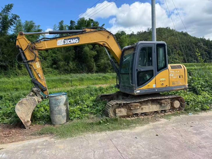 Buy XCMG XE75C Used Excavator / 1