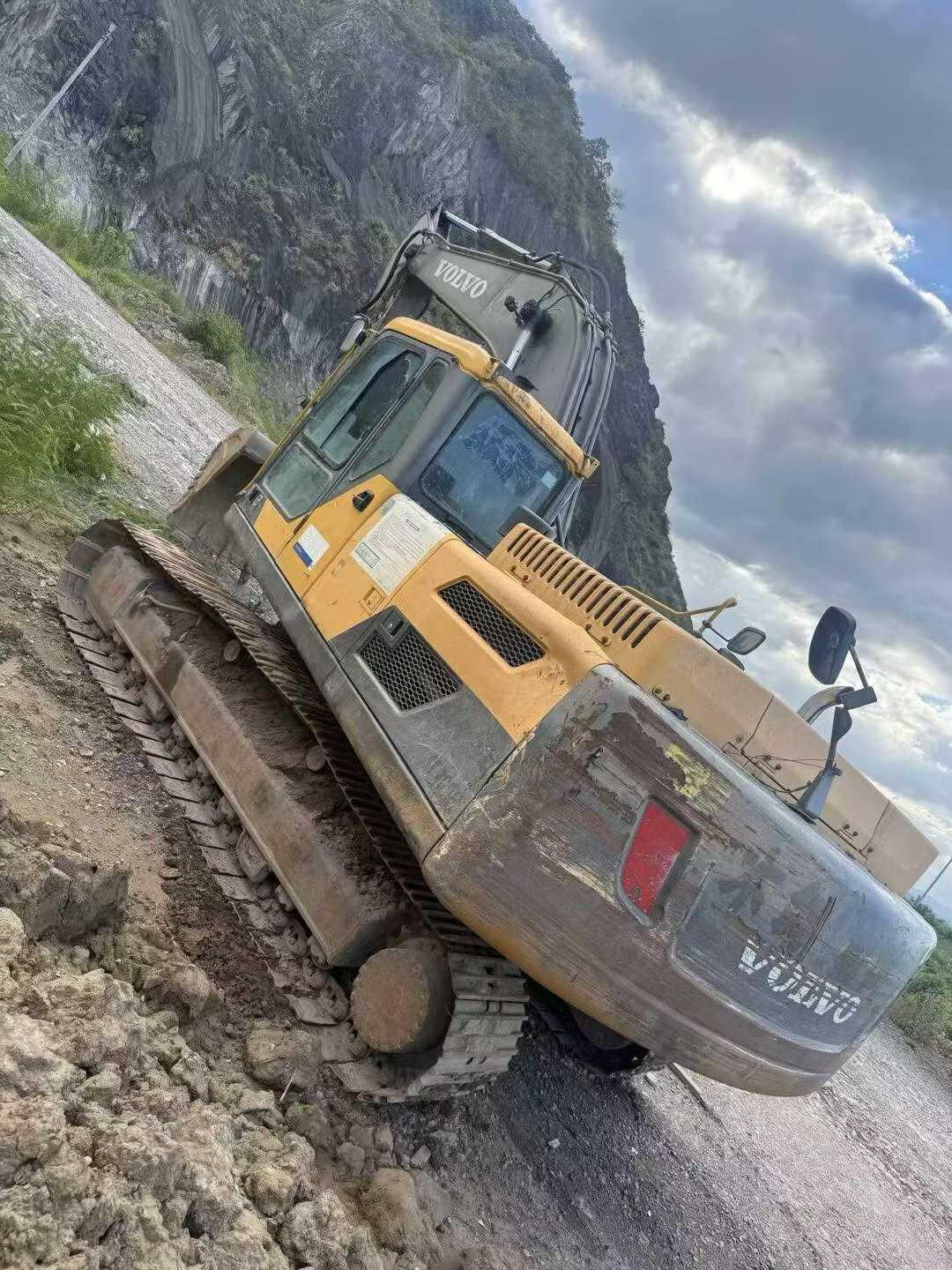 Buy Volvo L250G Used Excavator / 3 Buy Volvo L250G Used Excavator / 3