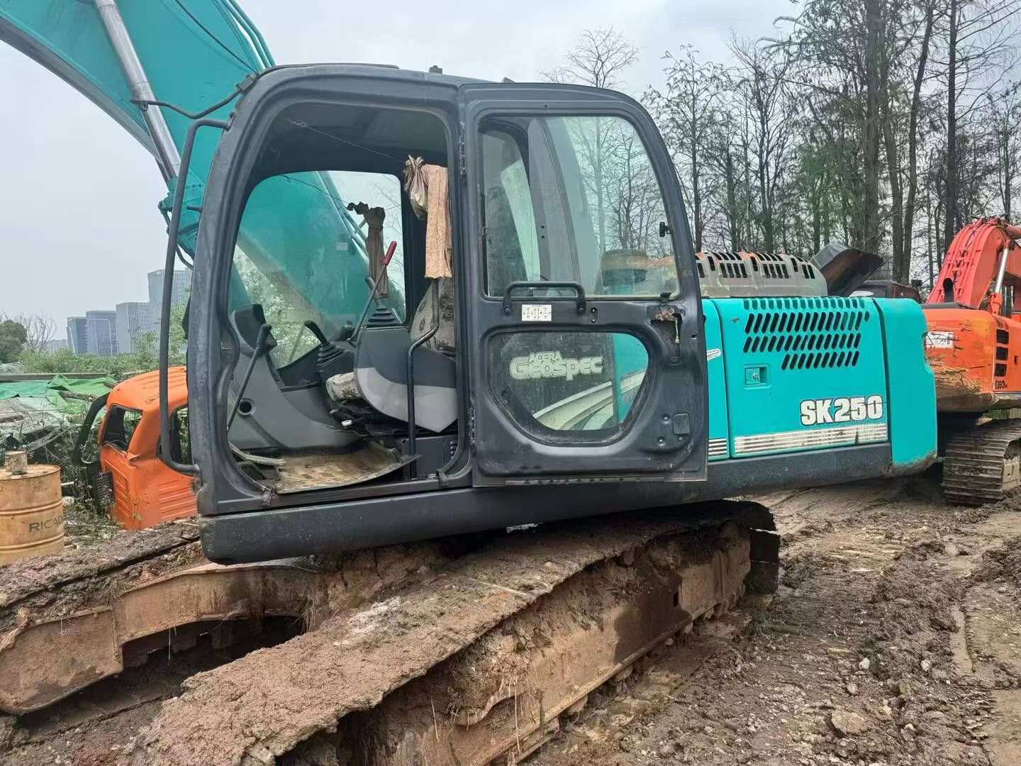 Buy Kobelco SK250 Used Excavator / 6