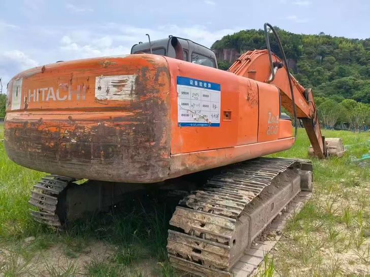 Buy Hitachi EX200-3 Used Excavator / 1