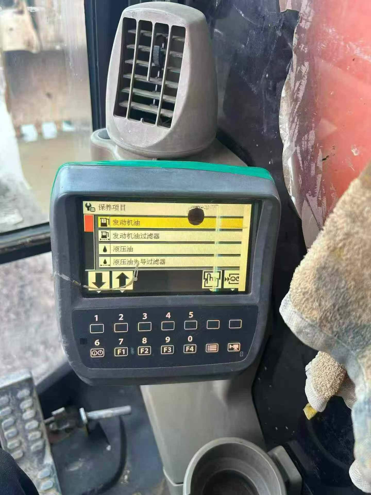 Buy Hitachi EX200-3 Used Excavator / 8 Buy Hitachi EX200-3 Used Excavator / 8