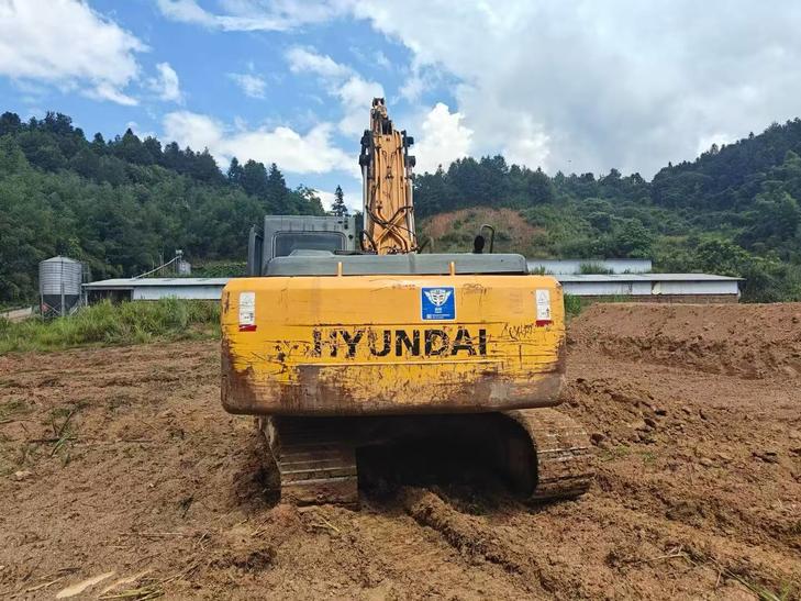 Buy Hyundai R215-7C Used Excavator / 1